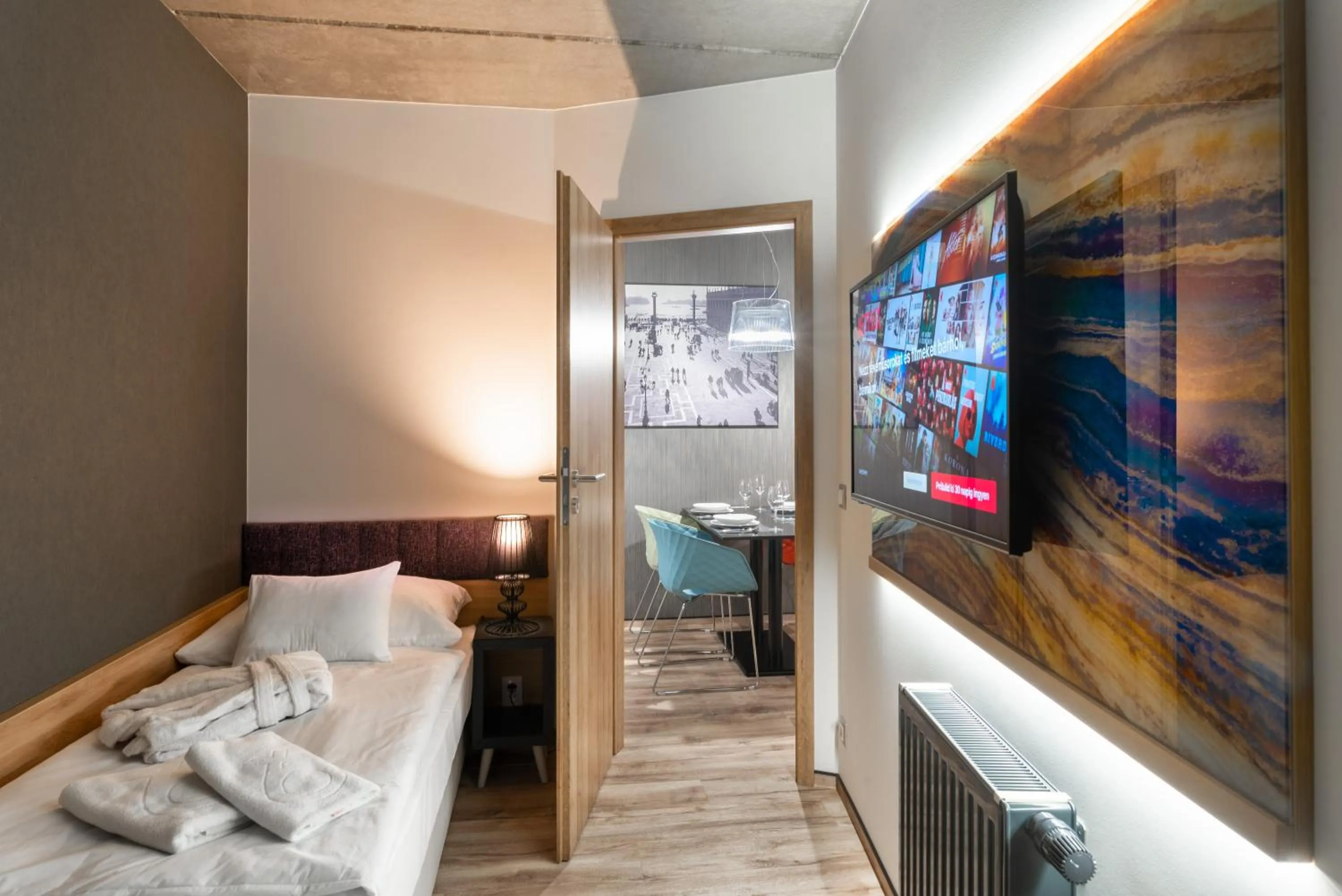 Bedroom, Bed in Onyx Luxury