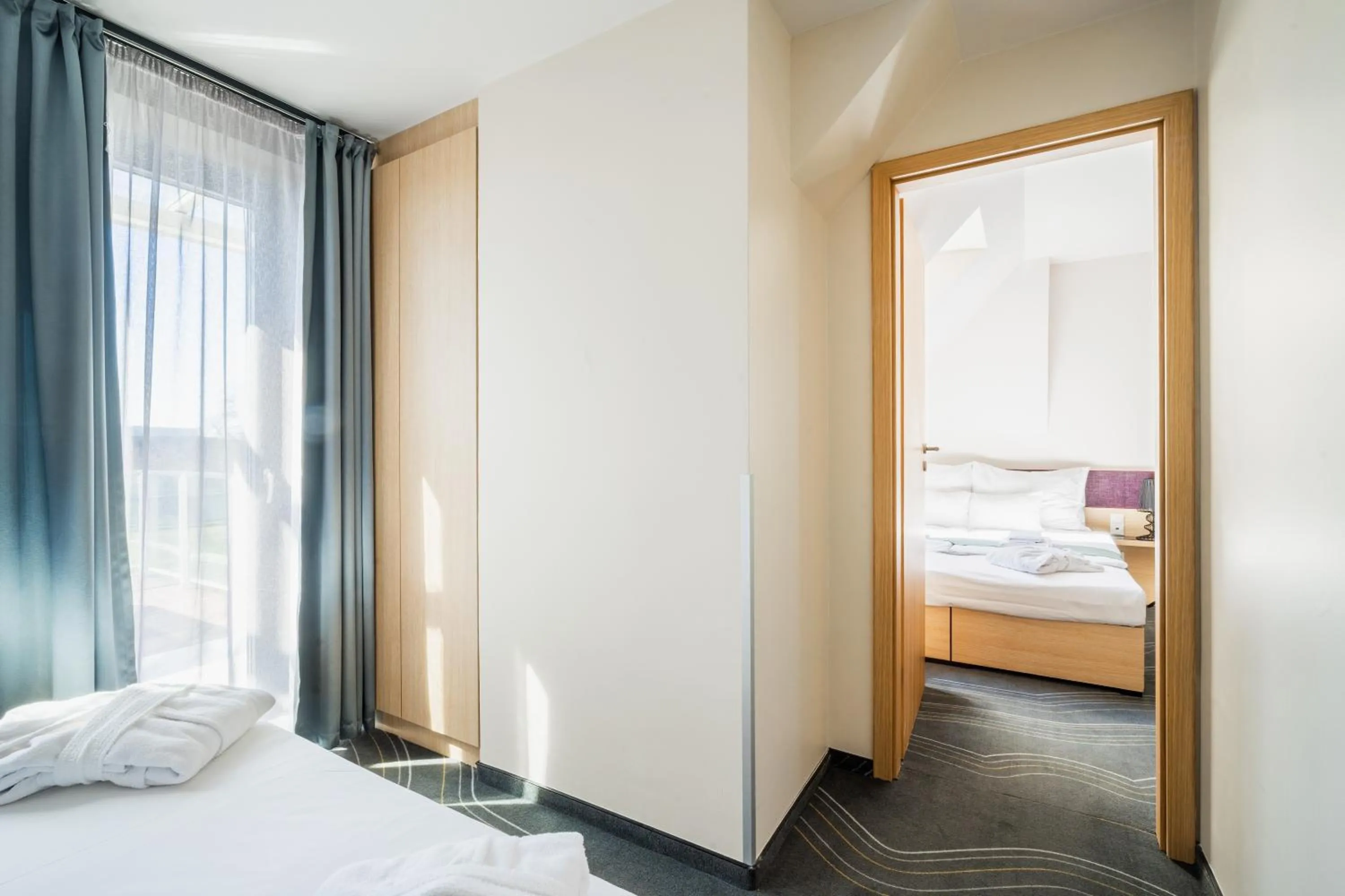 Bedroom, Bed in Onyx Luxury