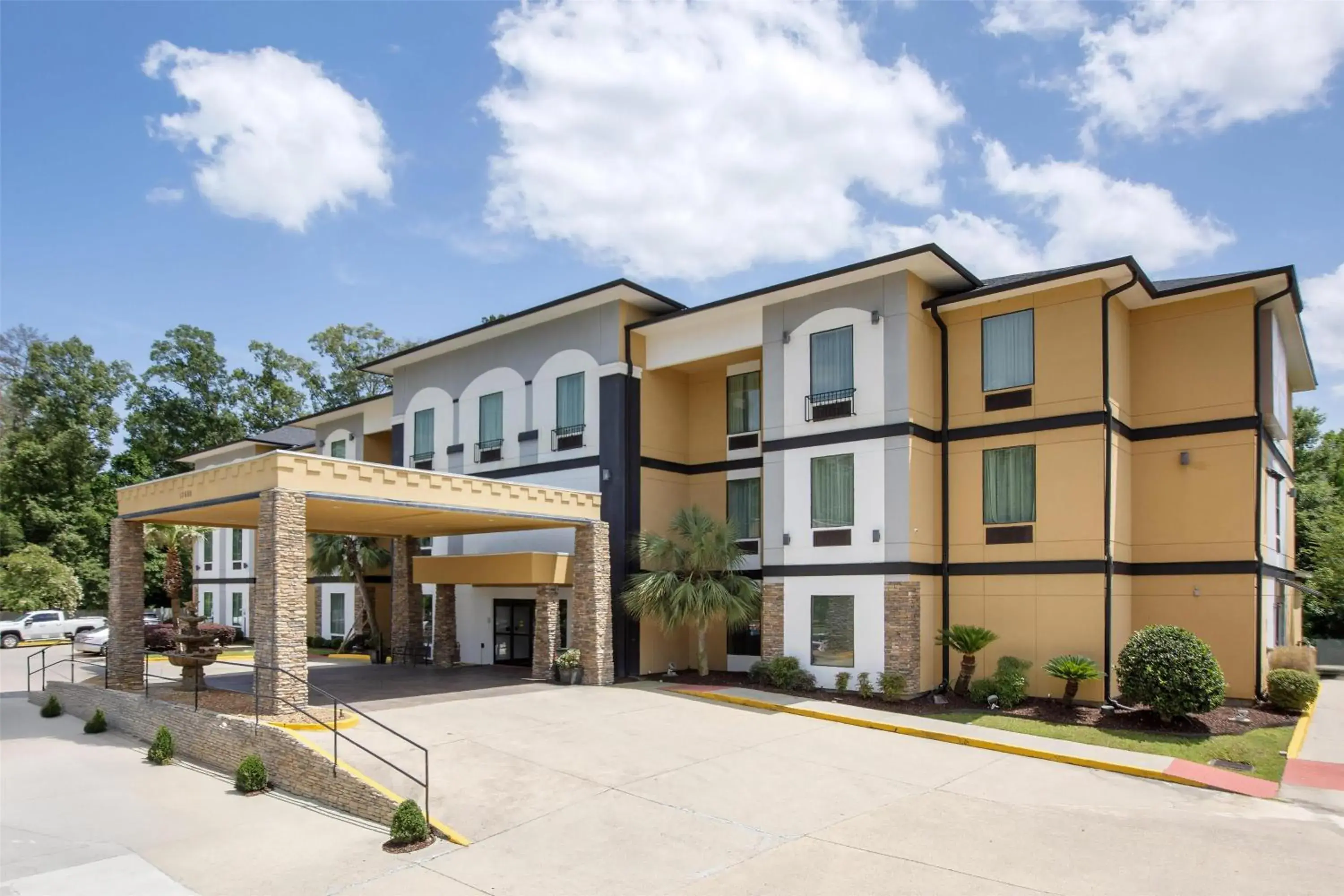 Property building in Best Western Plus Regency Park Property building in Best Western Plus Regency Park