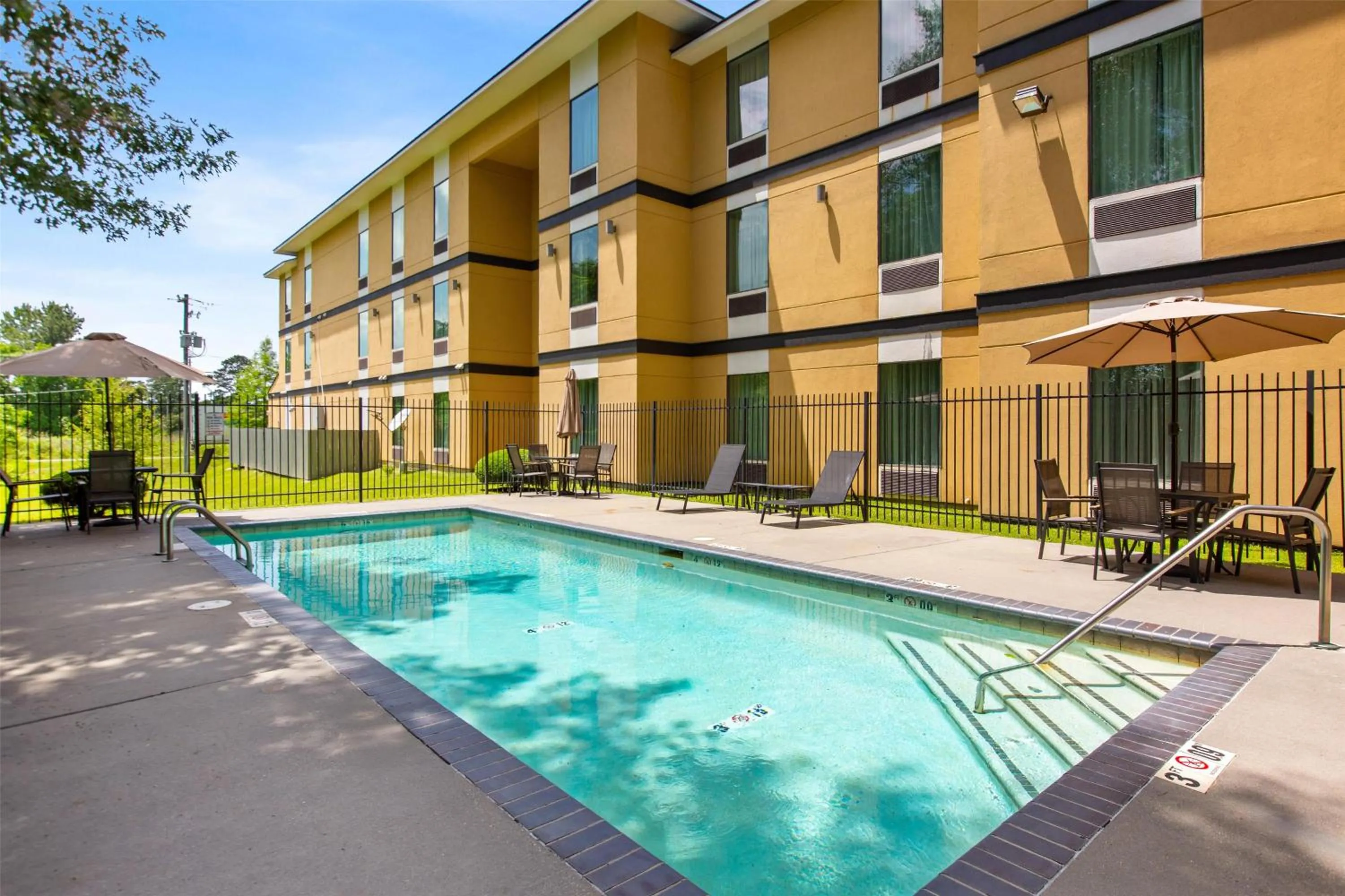 Pool view in Best Western Plus Regency Park