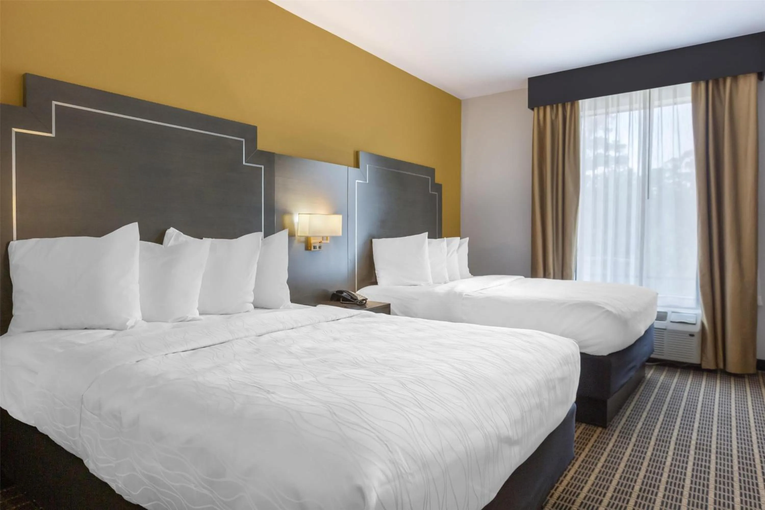 Photo of the whole room, Bed in Best Western Plus Regency Park