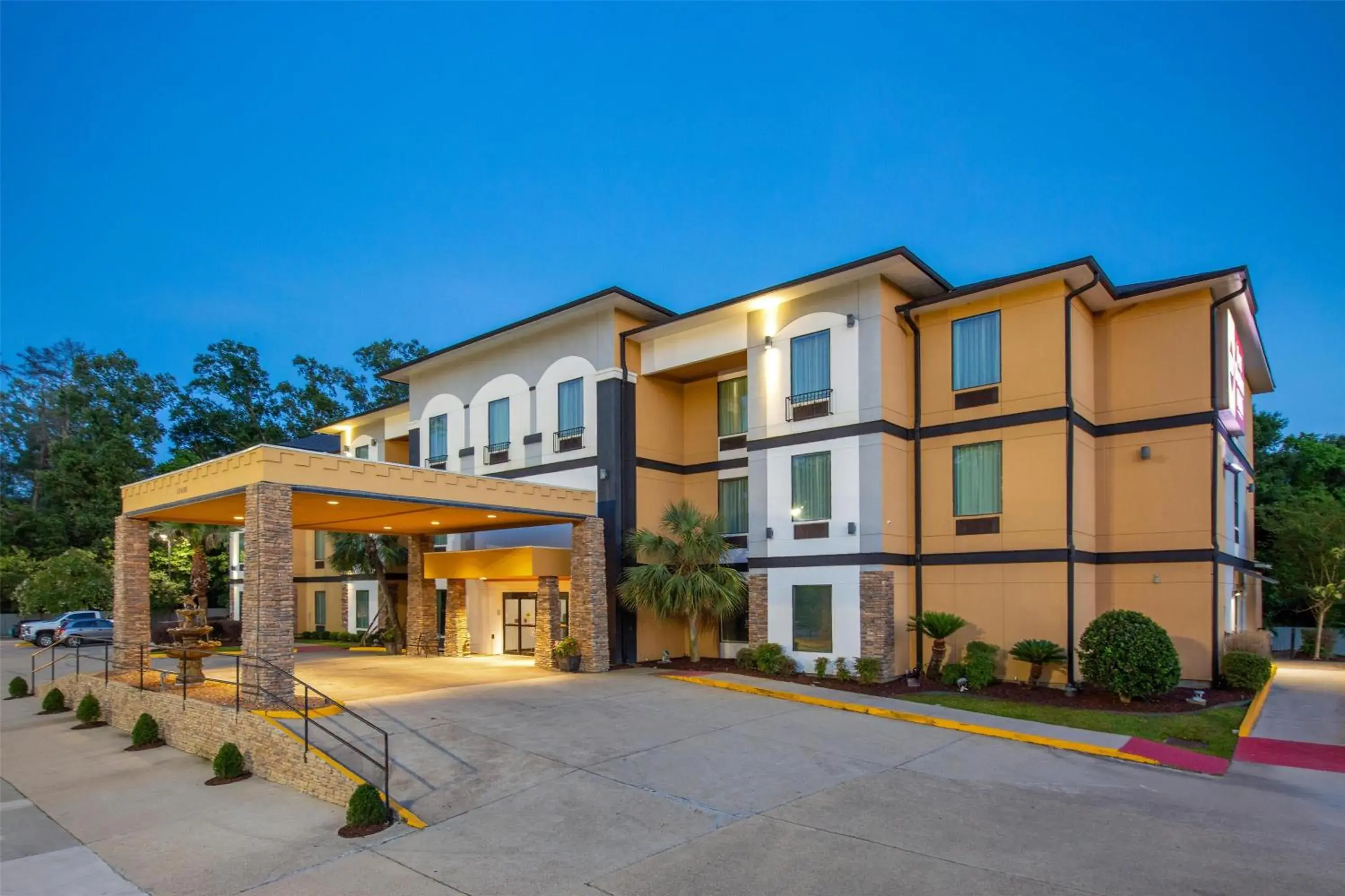 Property building in Best Western Plus Regency Park Property building in Best Western Plus Regency Park