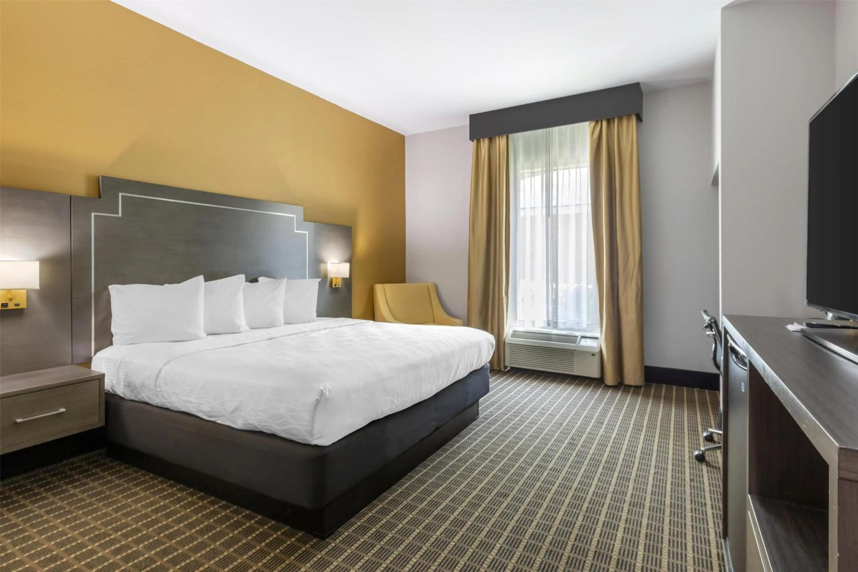 Bedroom, Bed in Best Western Plus Regency Park