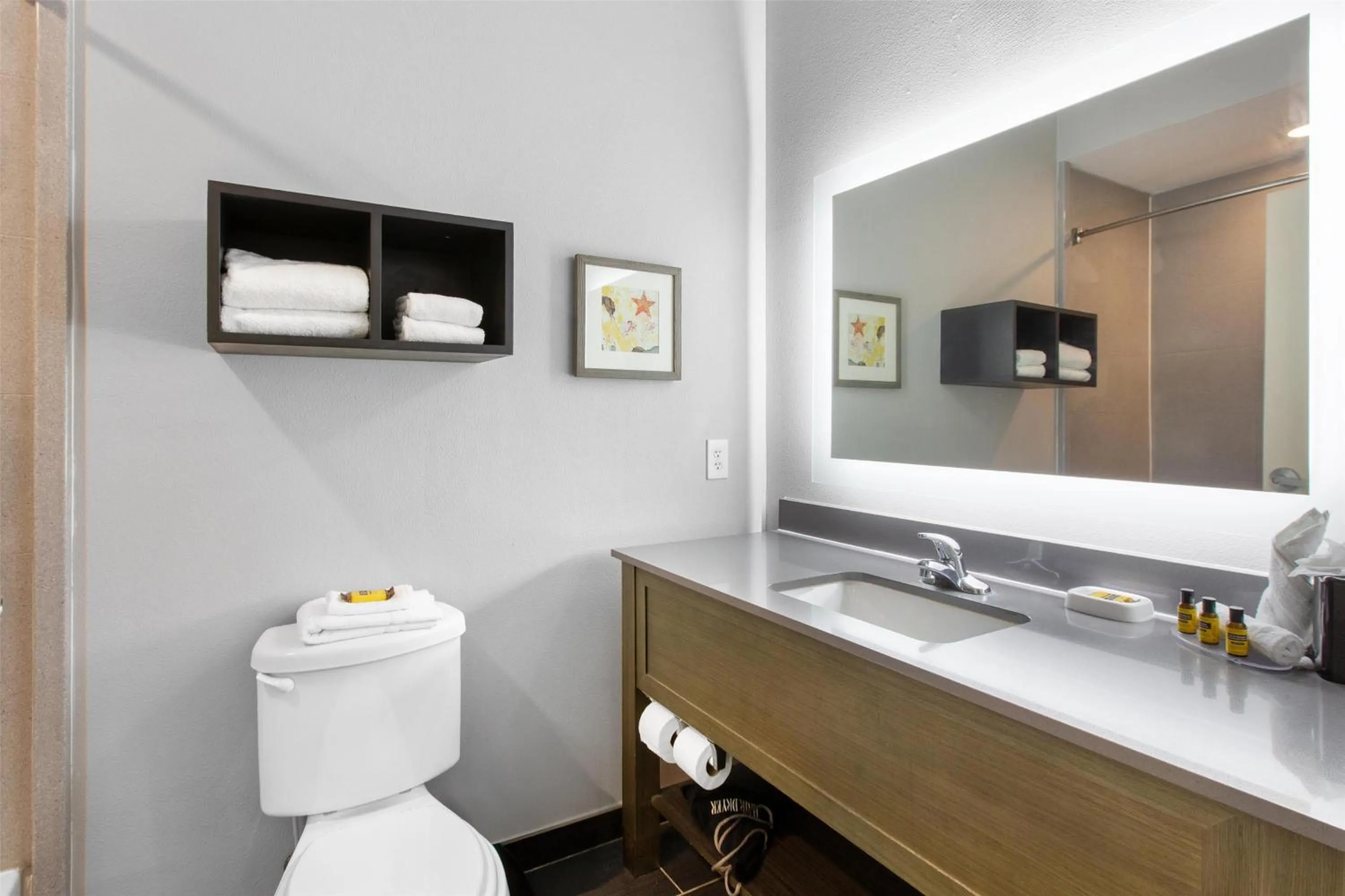 Bathroom in Best Western Plus Regency Park
