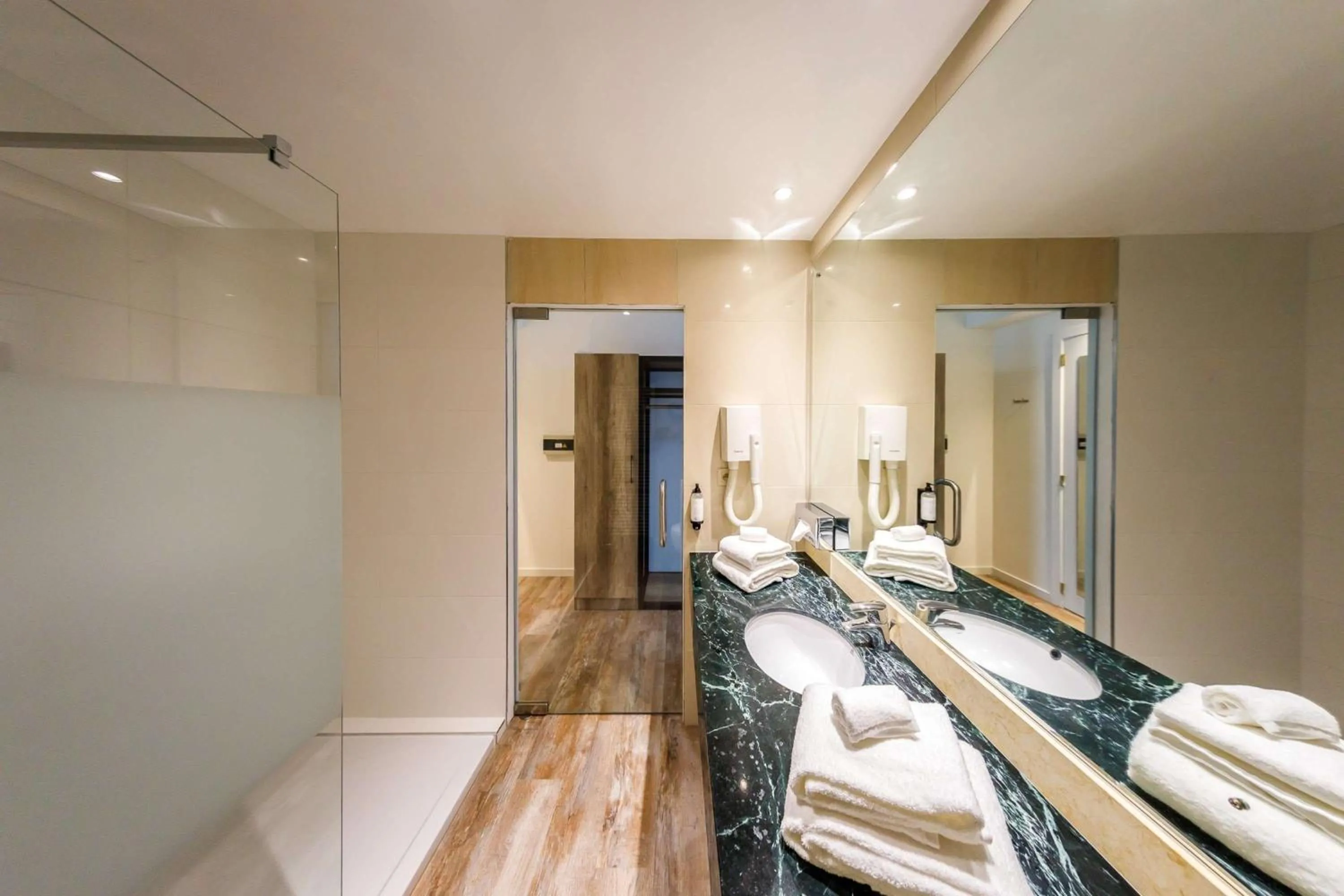 Bathroom in B-INN Lier