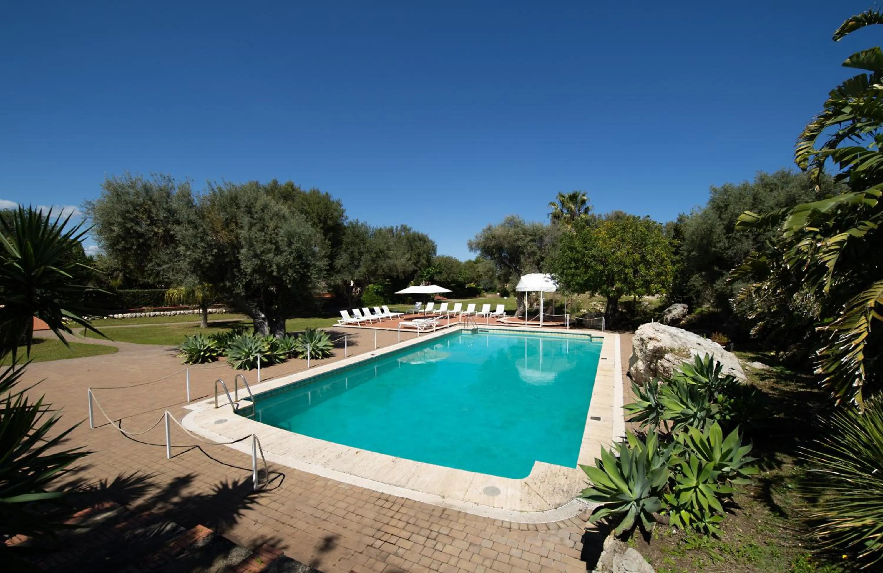 Spring in Isola Charm B&B - Pool & Nature Stay