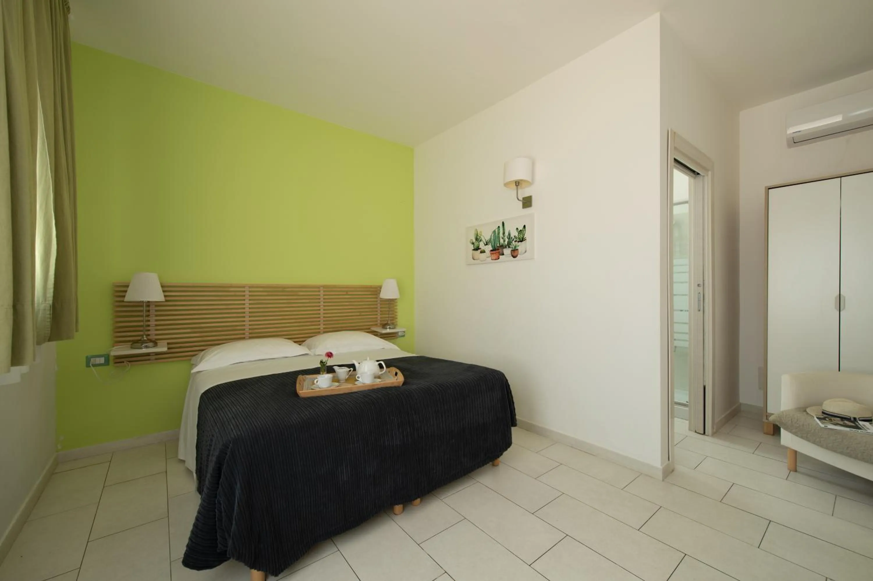 Shower, Bed in Isola Charm B&B - Pool & Nature Stay