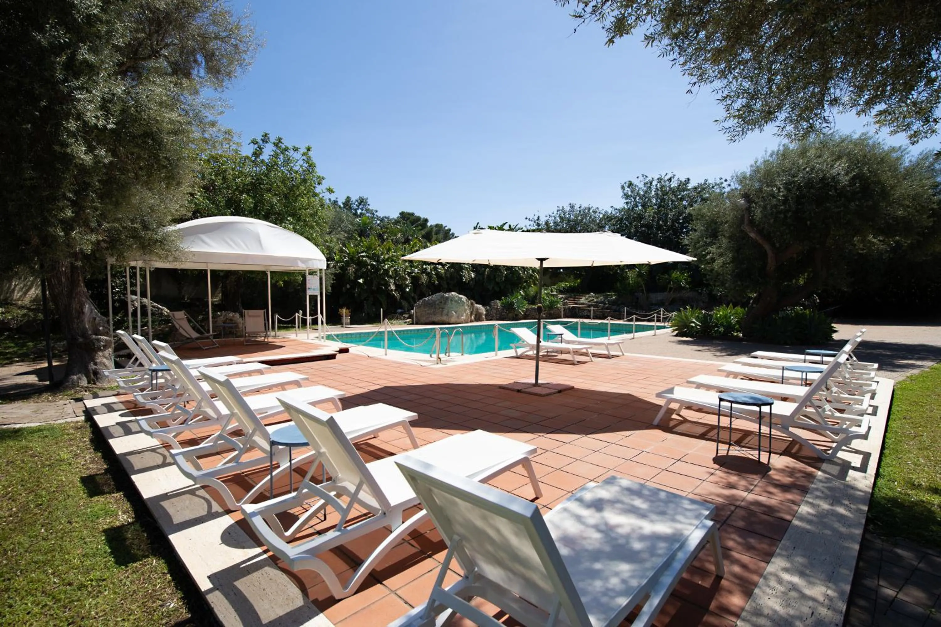 Patio in Isola Charm B&B - Pool & Nature Stay