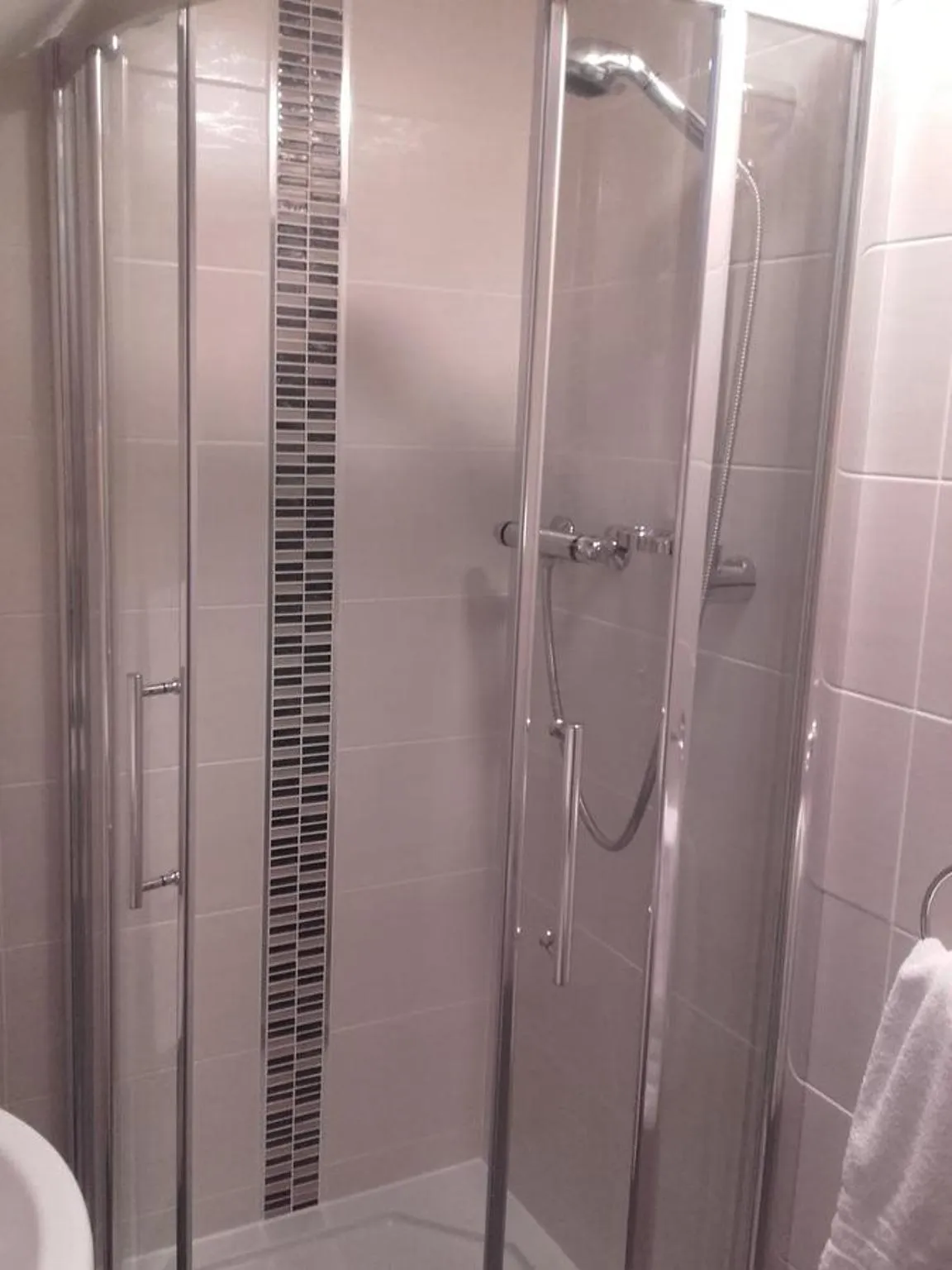 Shower in Eastdale Bed and Breakfast