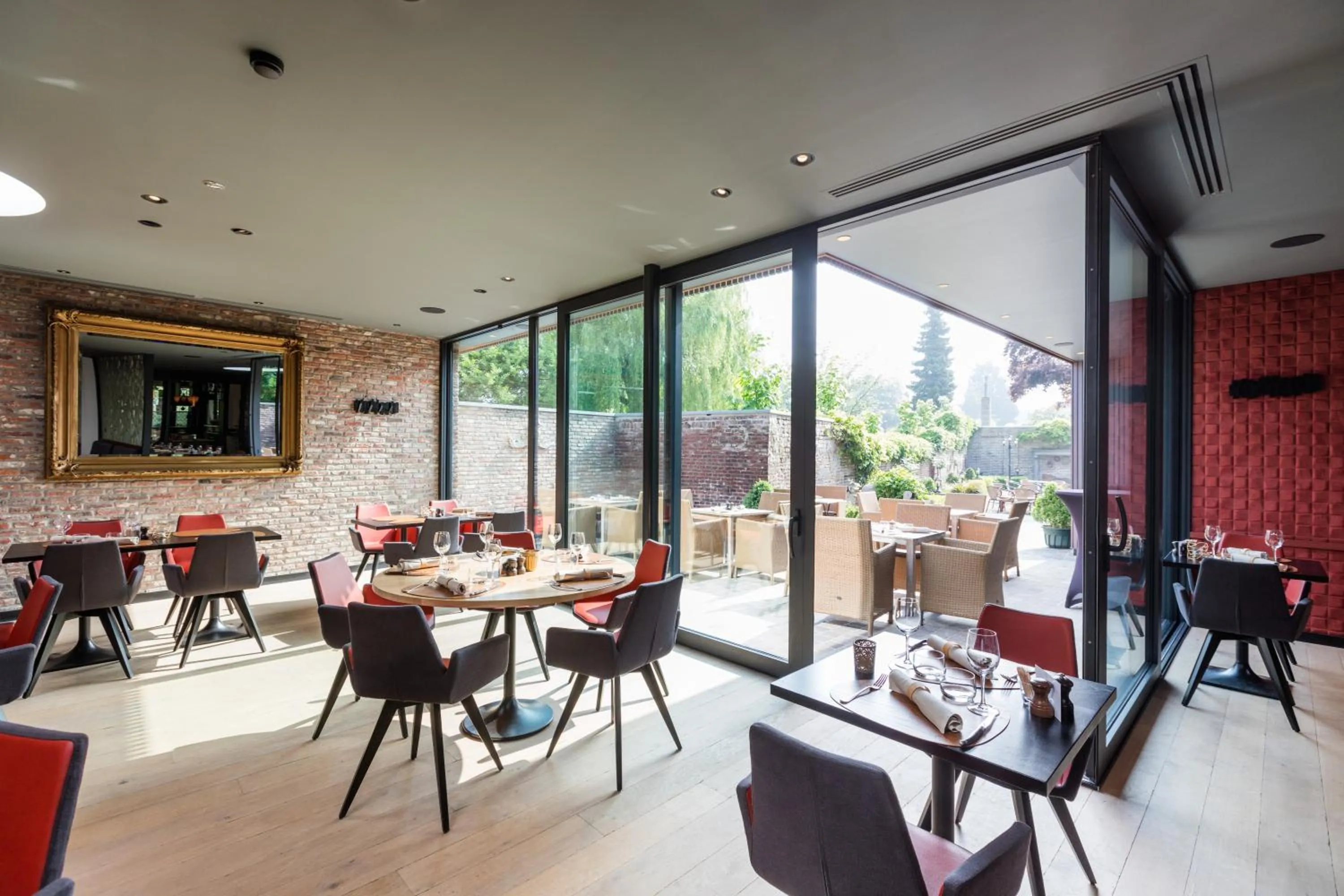 Restaurant/places to eat in Hotel Amfora