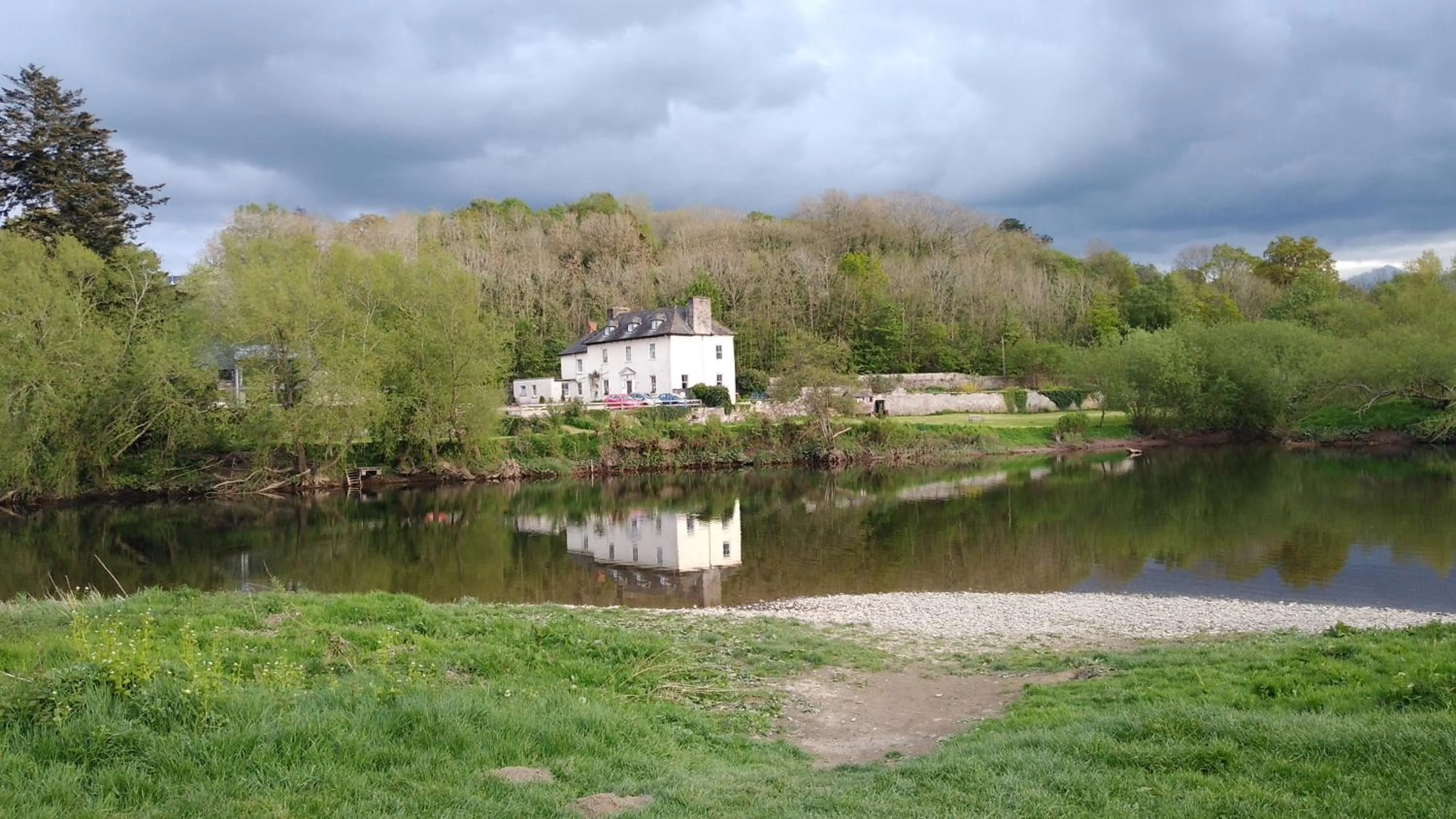 Natural landscape in Aberllynfi Riverside Guest House