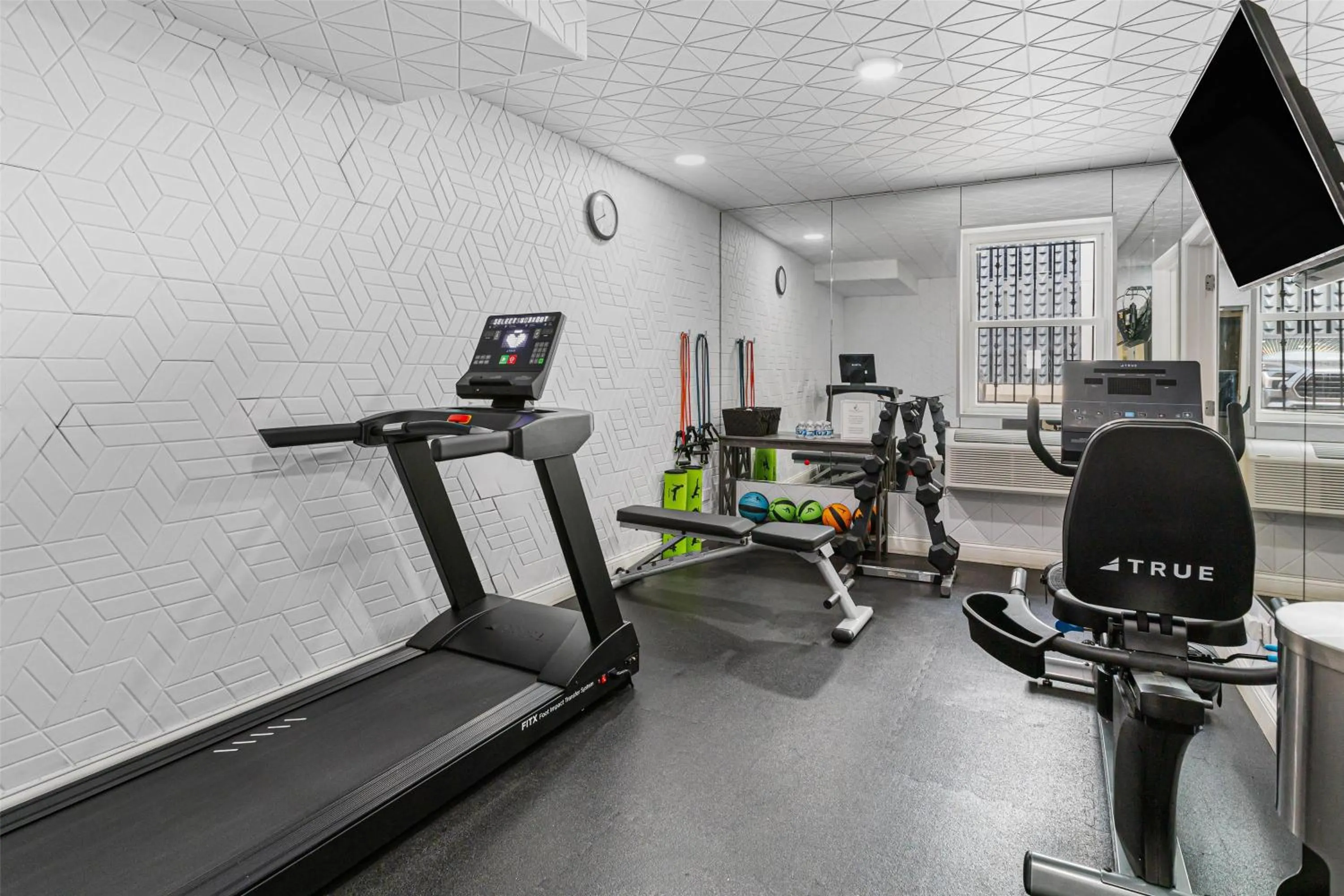 Fitness centre/facilities in Hotel Chicago West Loop, SureStay Collection by Best Western