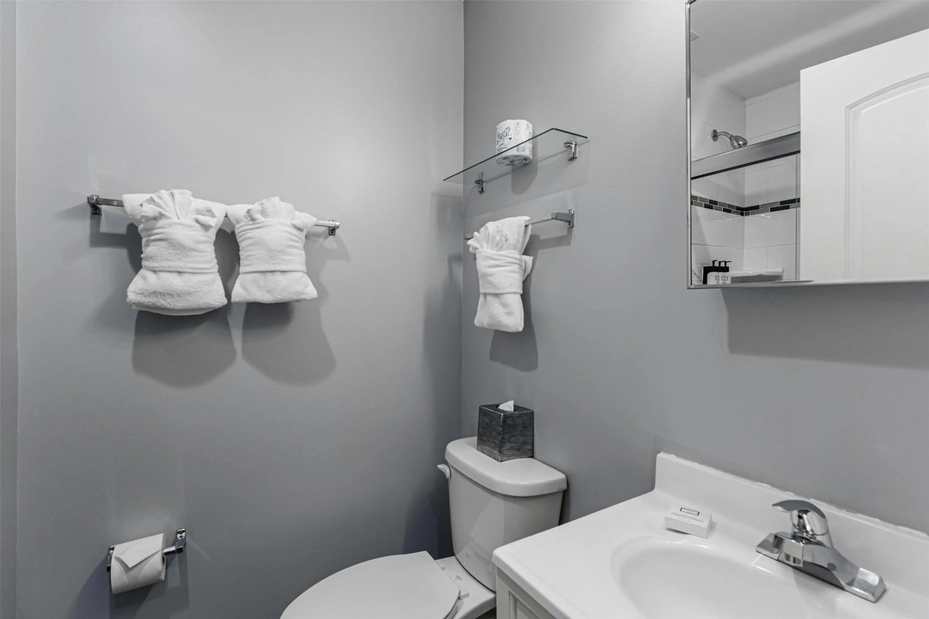 Bathroom in Hotel Chicago West Loop, SureStay Collection by Best Western