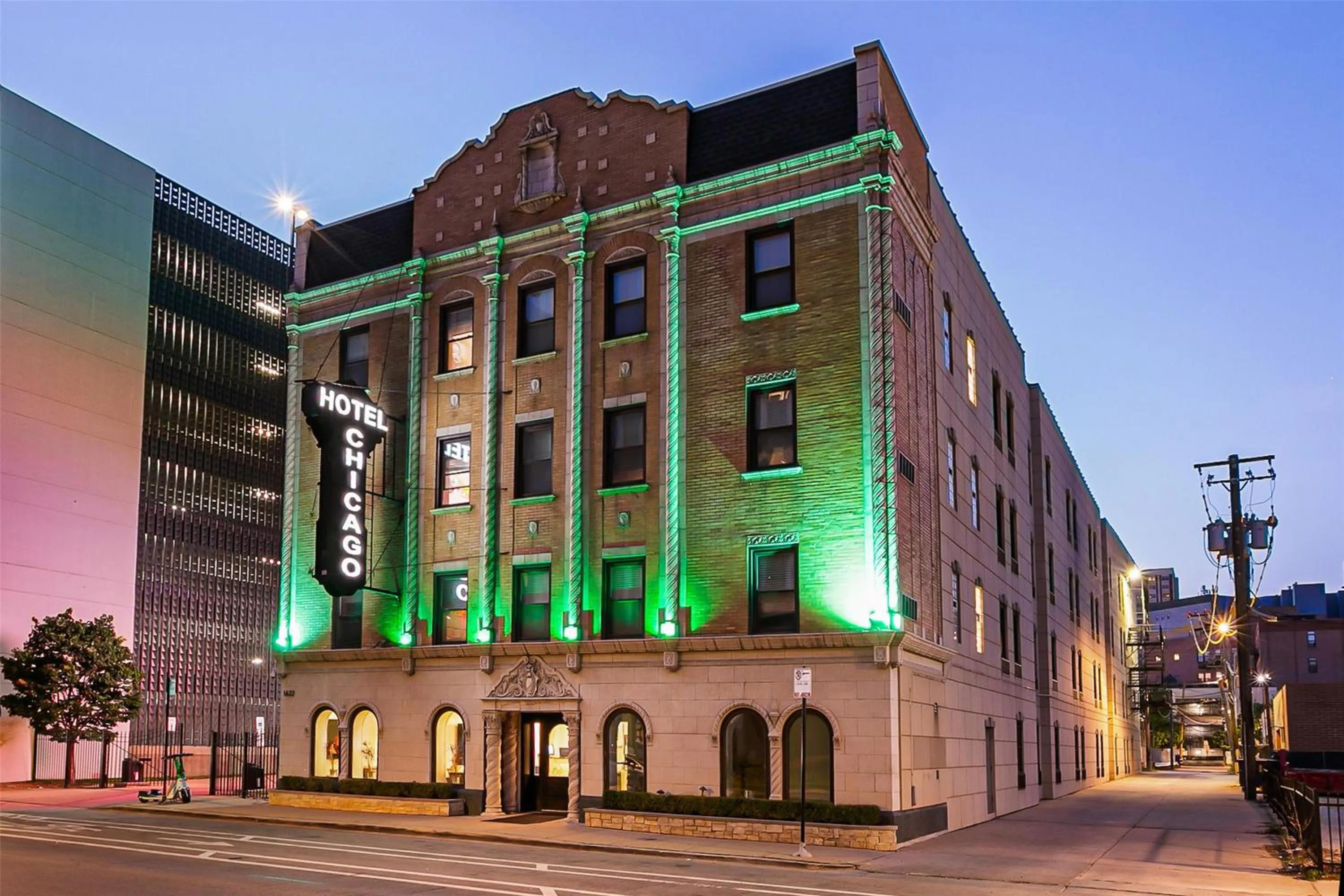 Property building in Hotel Chicago West Loop, SureStay Collection by Best Western