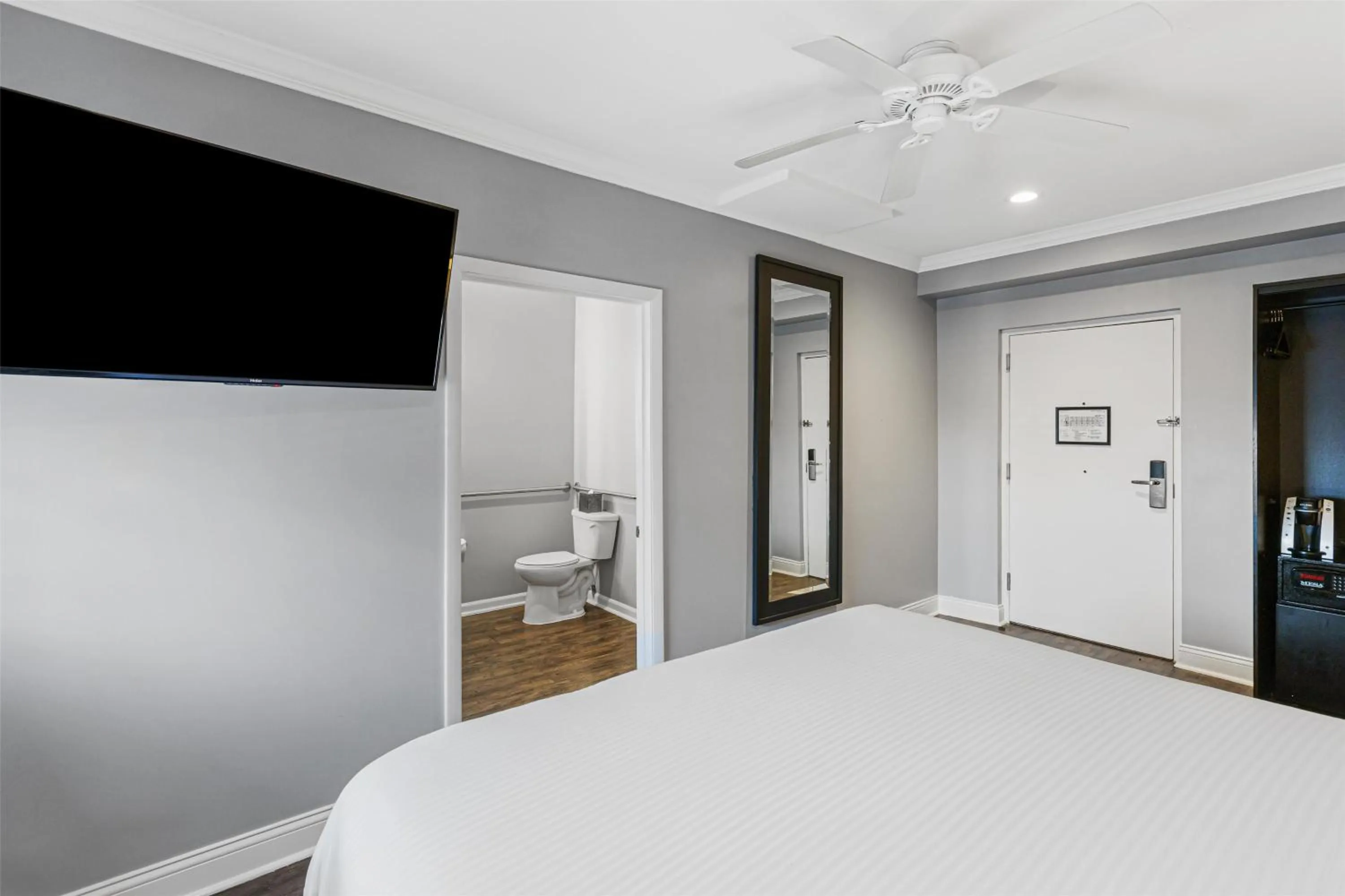Bedroom, Bed in Hotel Chicago West Loop, SureStay Collection by Best Western