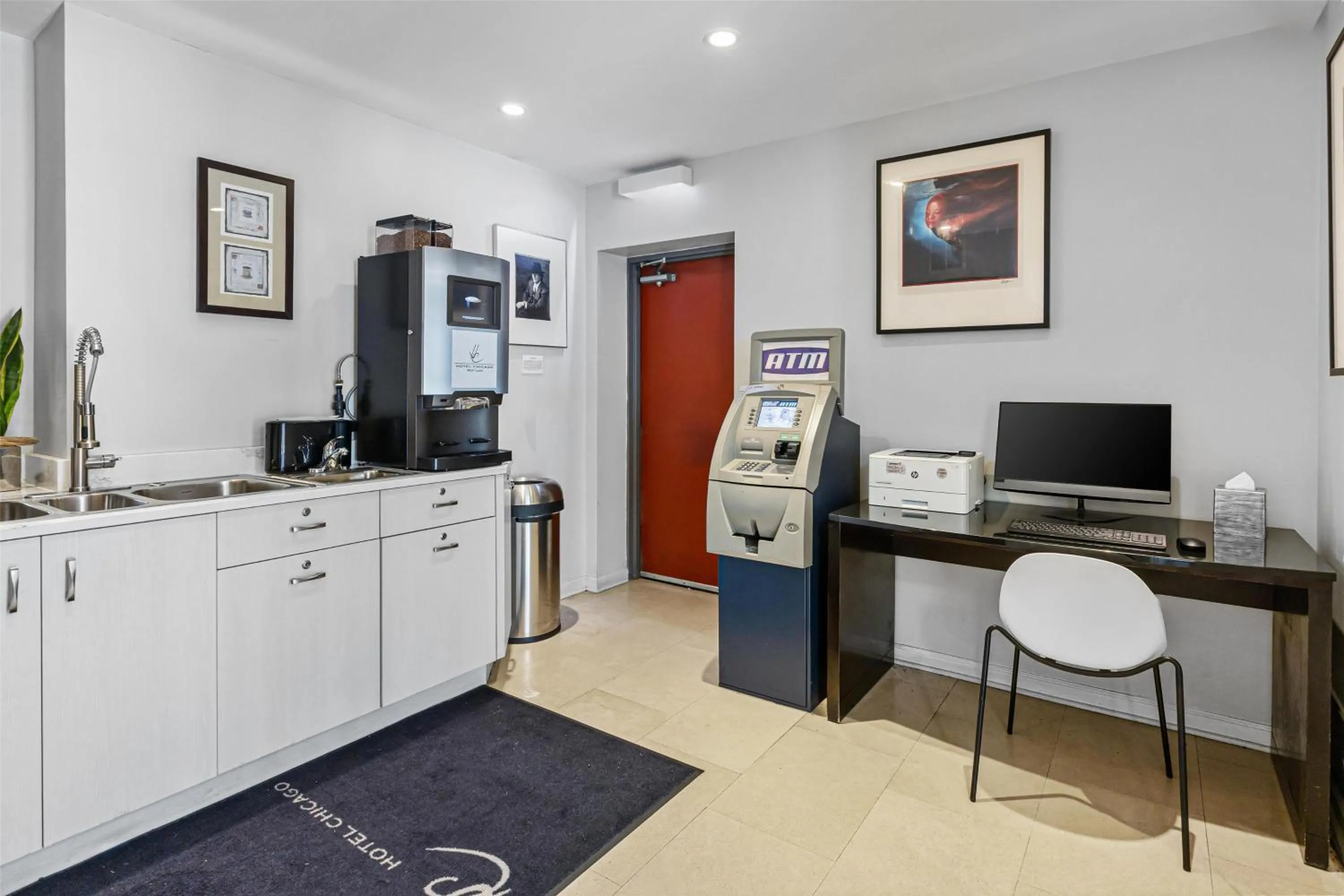 Business facilities in Hotel Chicago West Loop, SureStay Collection by Best Western