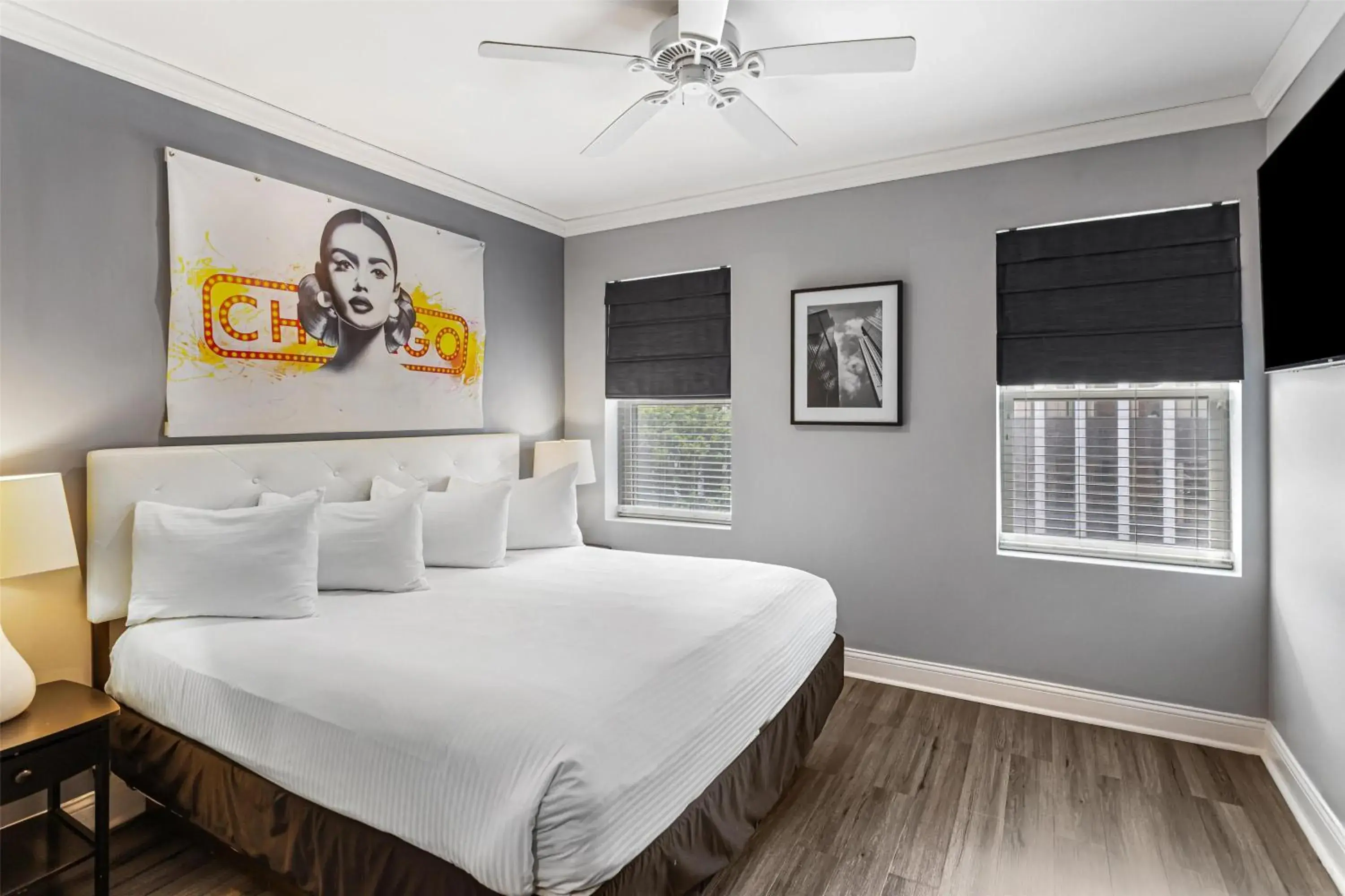 Bedroom, Bed in Hotel Chicago West Loop, SureStay Collection by Best Western Bedroom, Bed in Hotel Chicago West Loop, SureStay Collection by Best Western