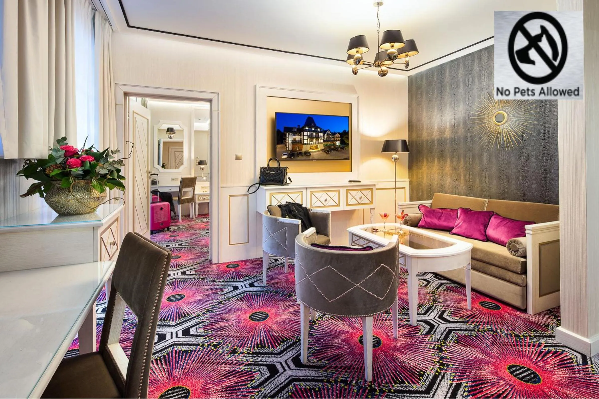 Communal lounge/ TV room in Hotel Royal Baltic 4* Luxury Boutique