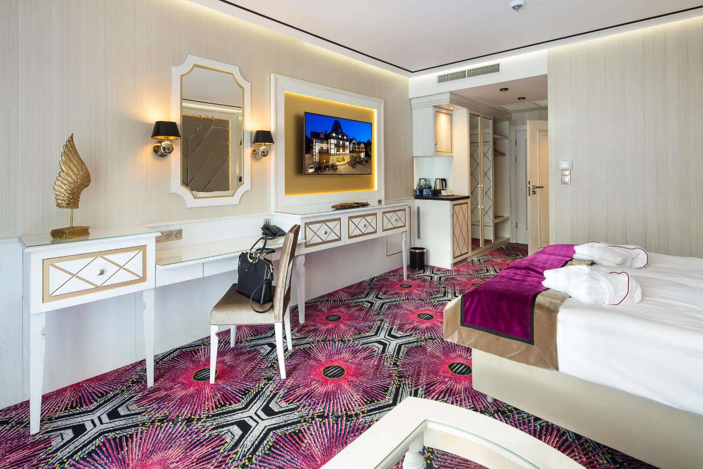 TV and multimedia, Bed in Hotel Royal Baltic 4* Luxury Boutique