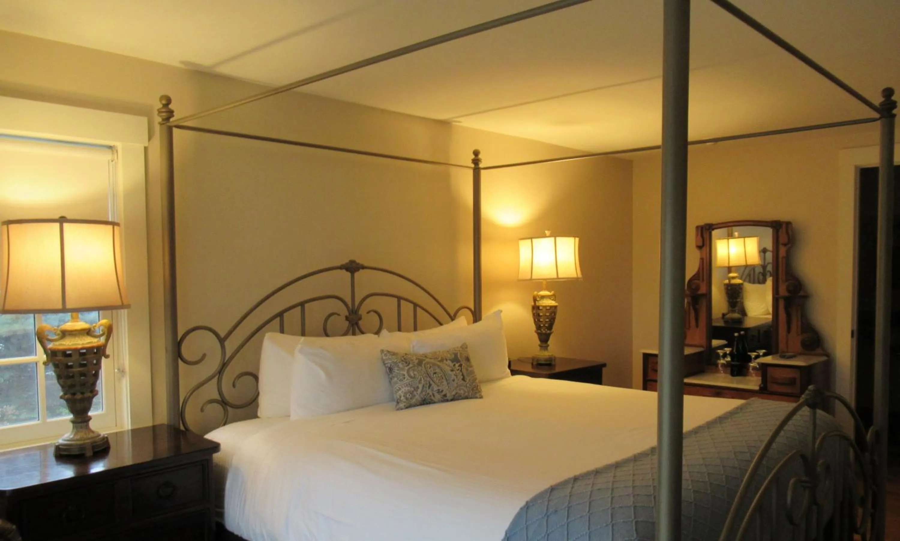 Bed in The White House Inn