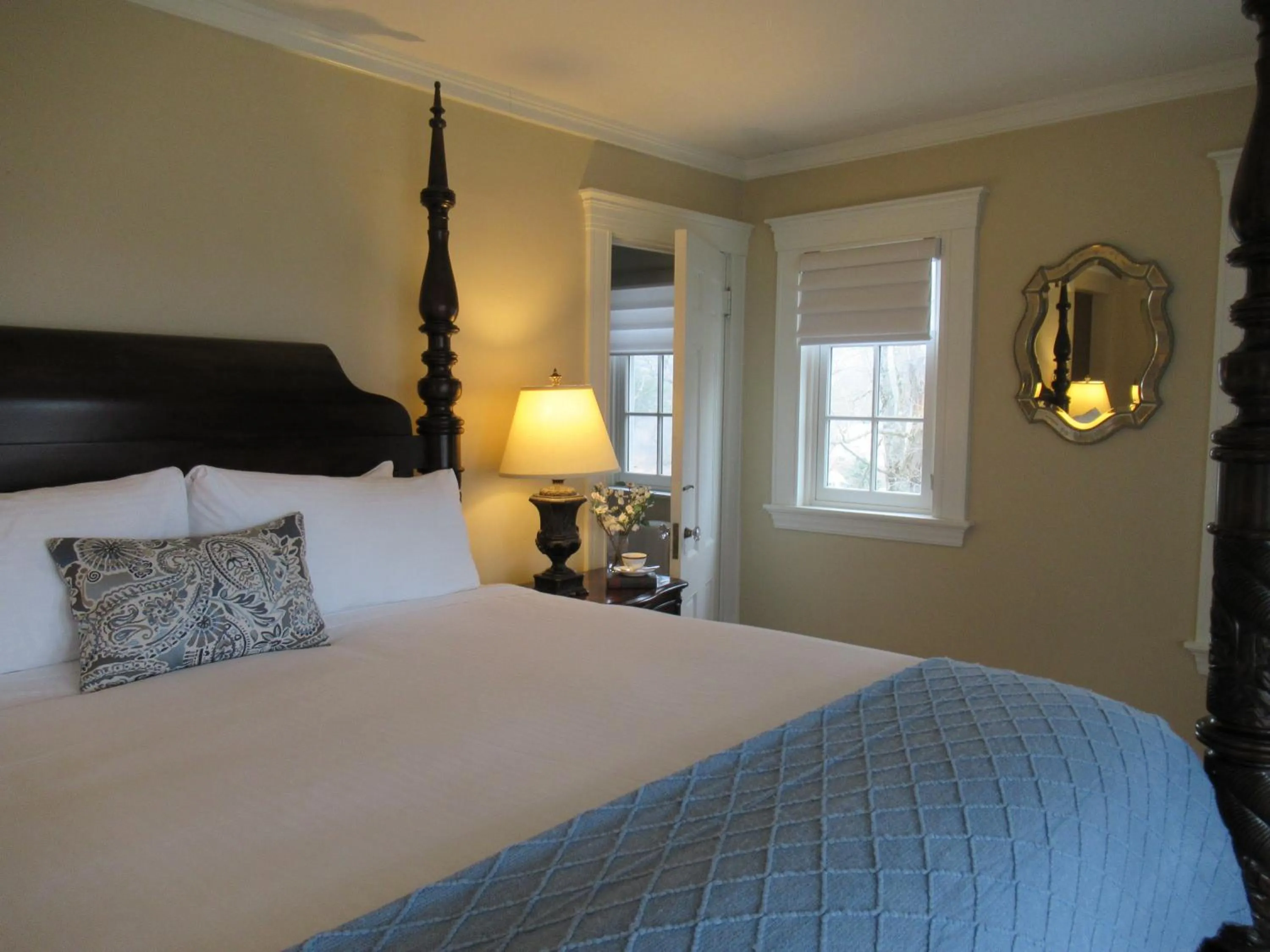 Bed in The White House Inn