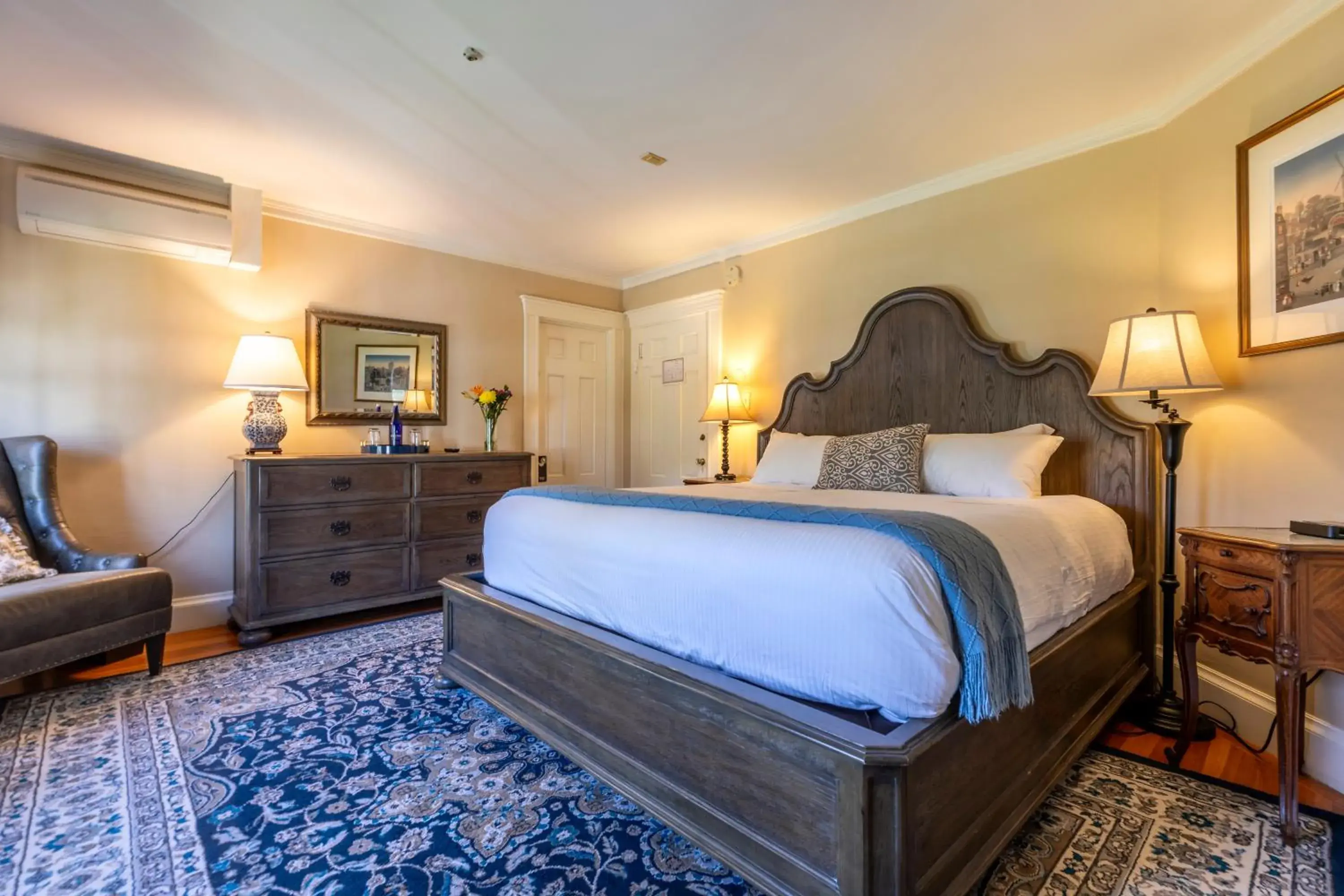 Bed in The White House Inn Bed in The White House Inn