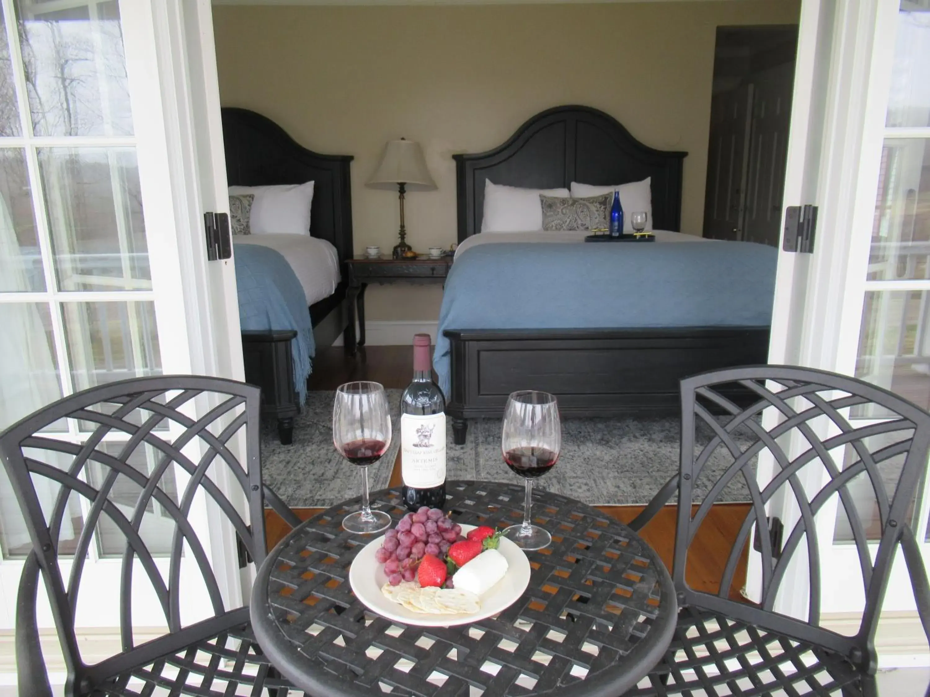 Bed in The White House Inn Bed in The White House Inn