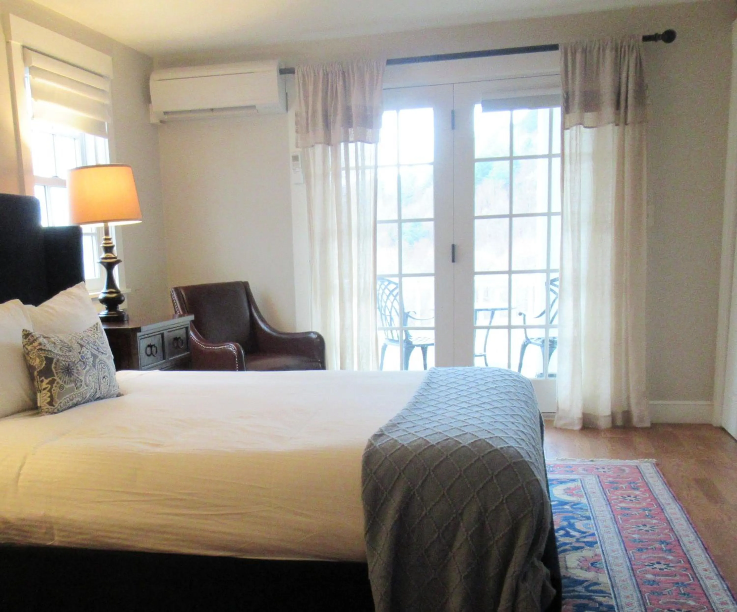 Bed in The White House Inn
