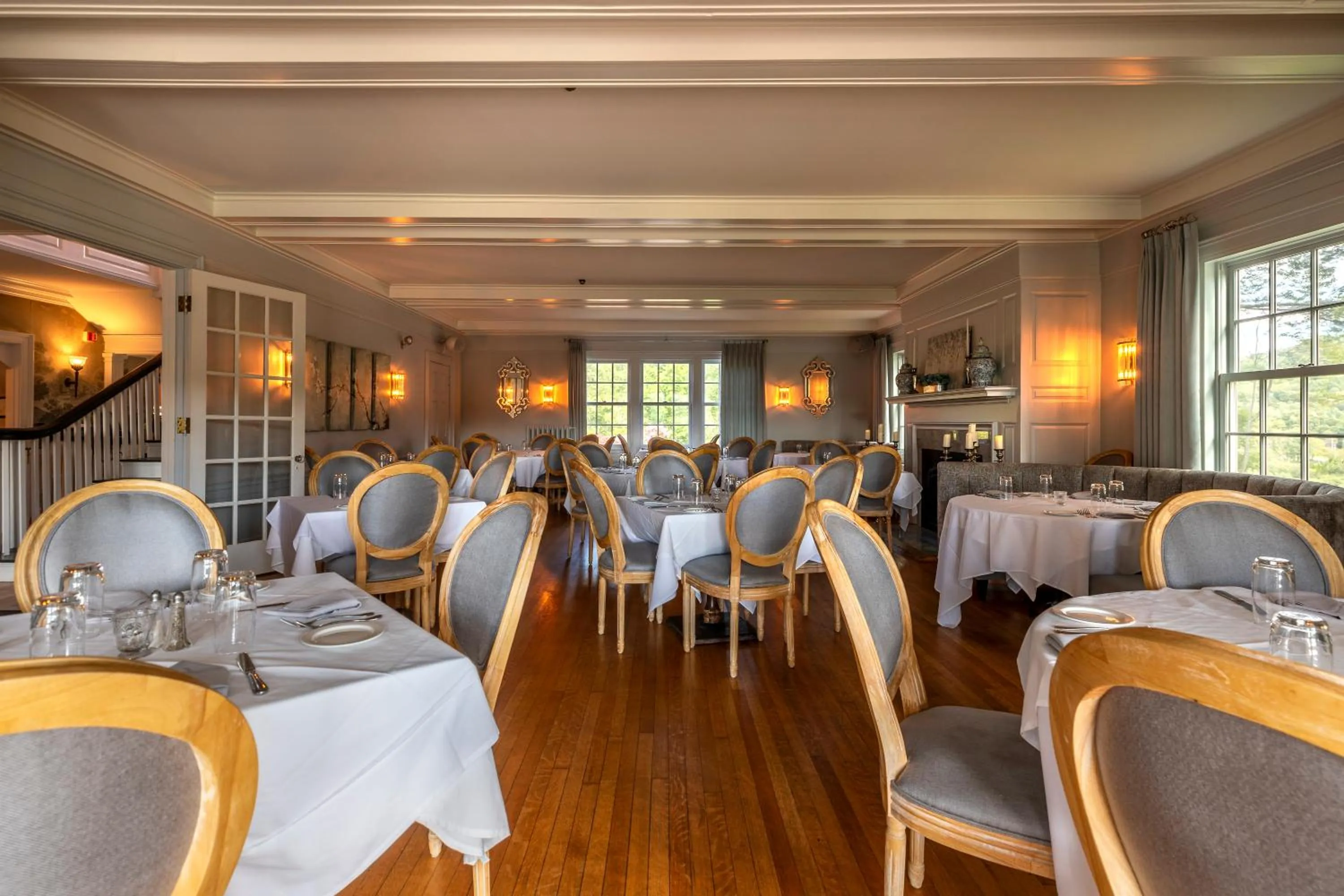 Restaurant/places to eat in The White House Inn