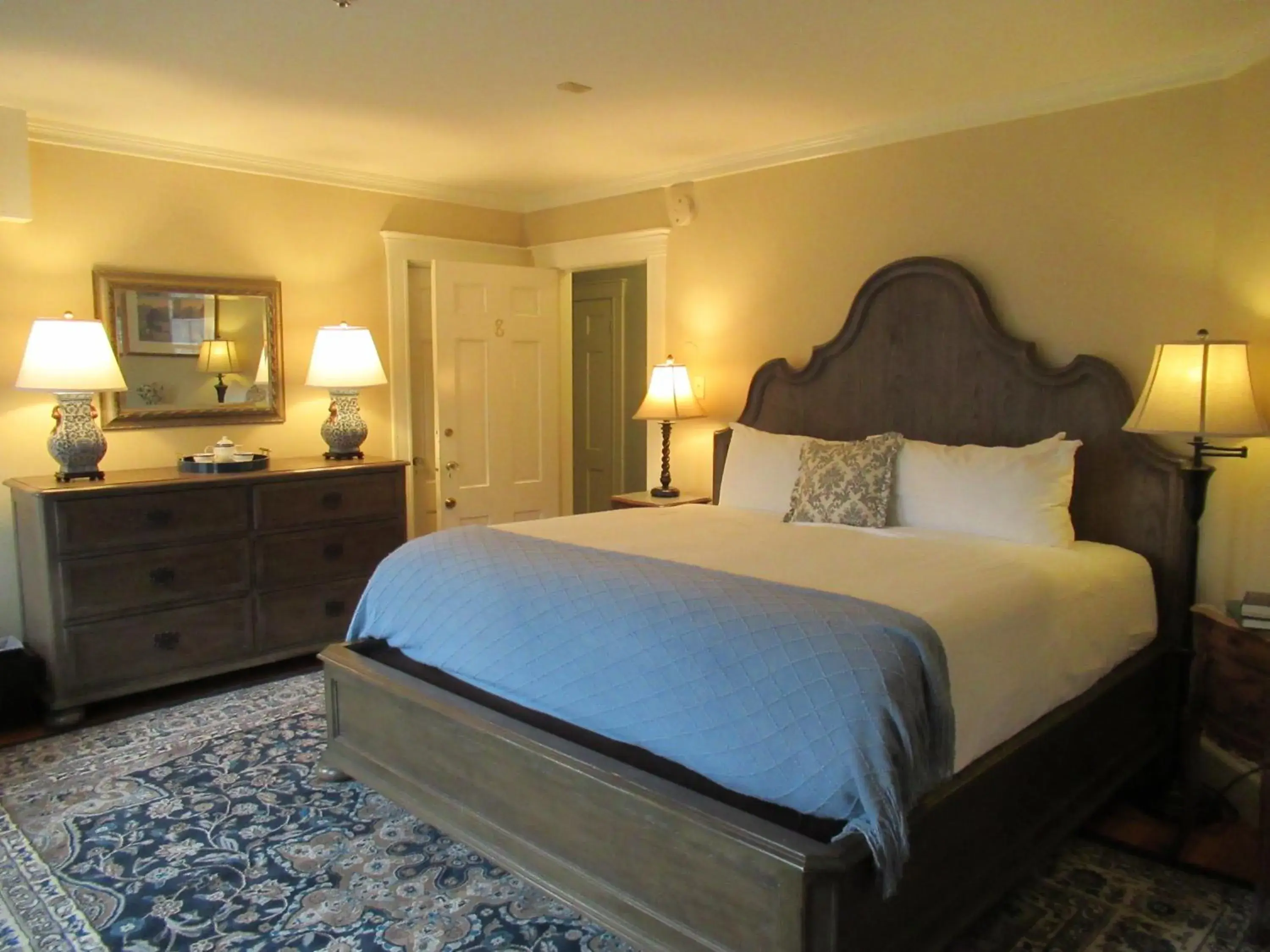 Bed in The White House Inn Bed in The White House Inn