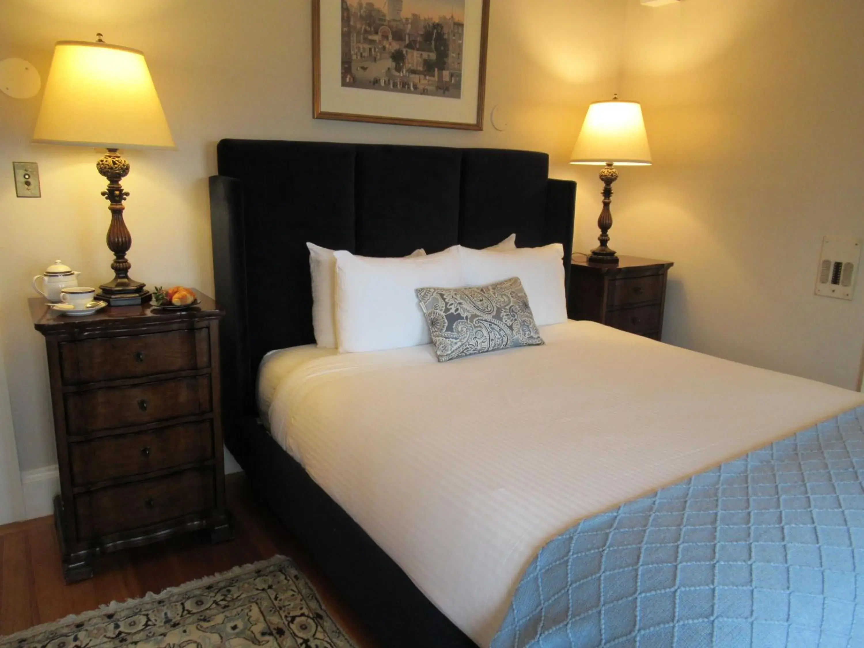 Bed in The White House Inn Bed in The White House Inn