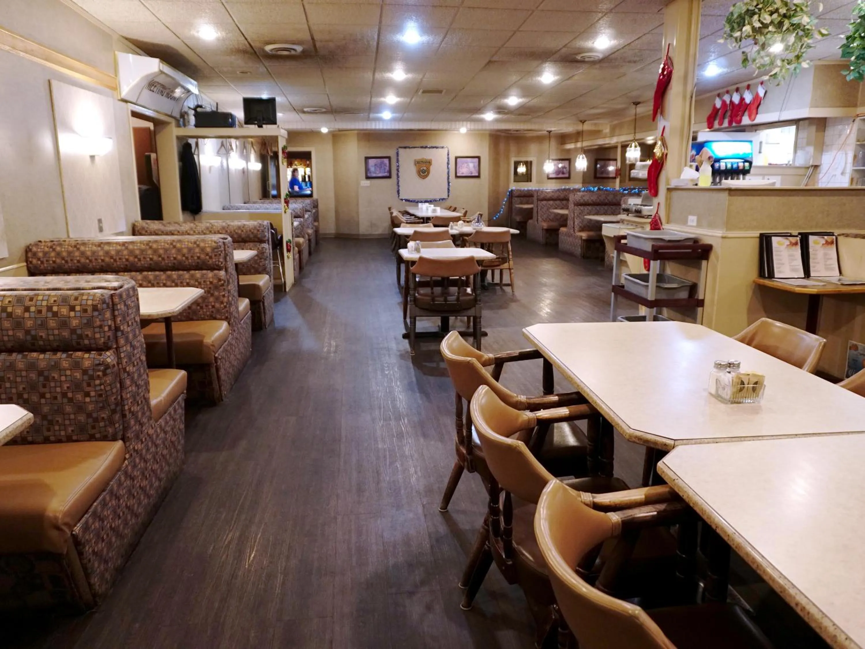 Restaurant/places to eat in The Ritz Cafe and Motor Inn