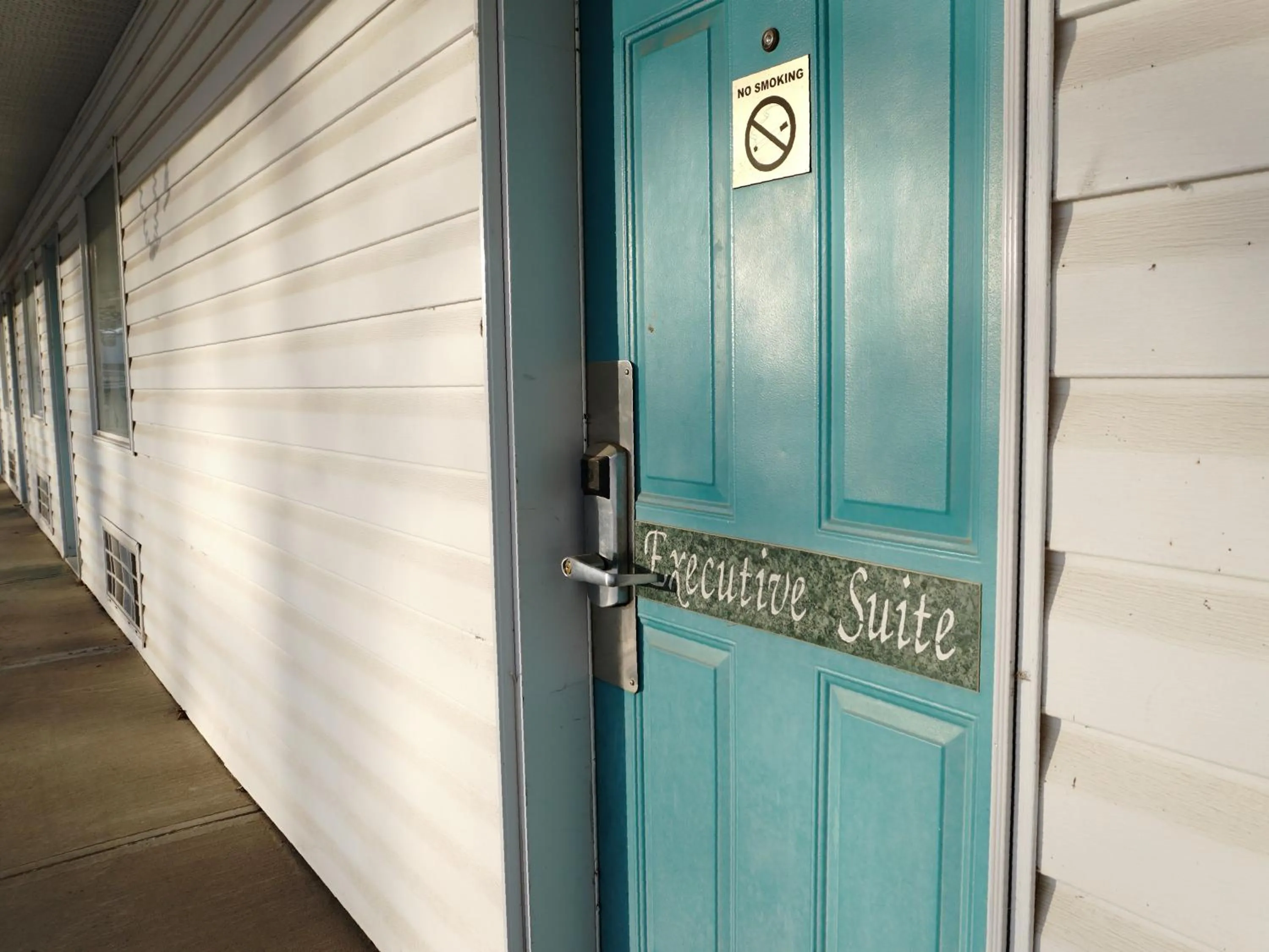 Property building in The Ritz Cafe and Motor Inn