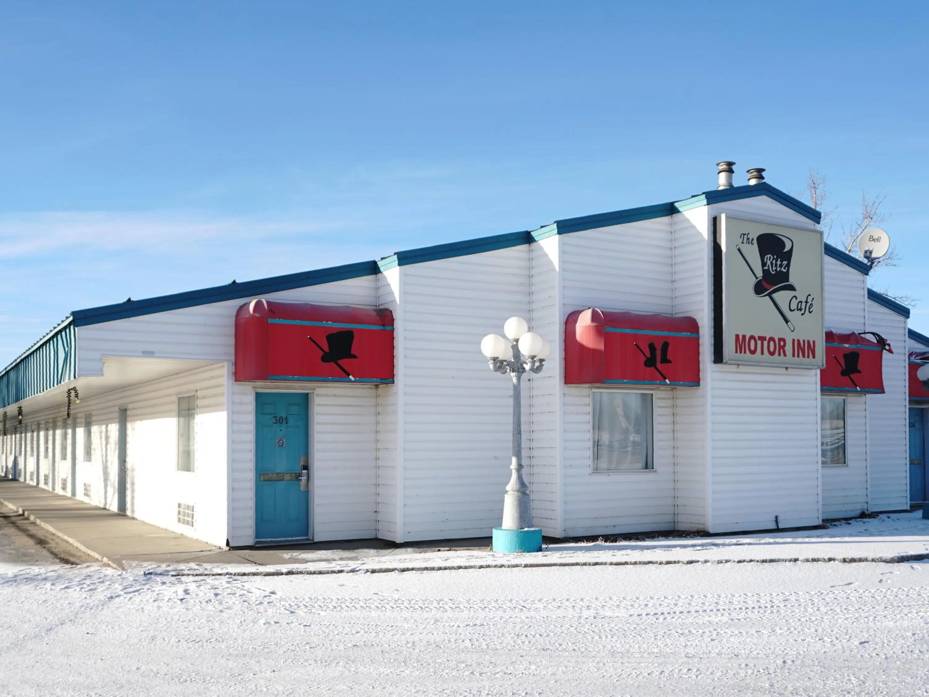 Property building in The Ritz Cafe and Motor Inn