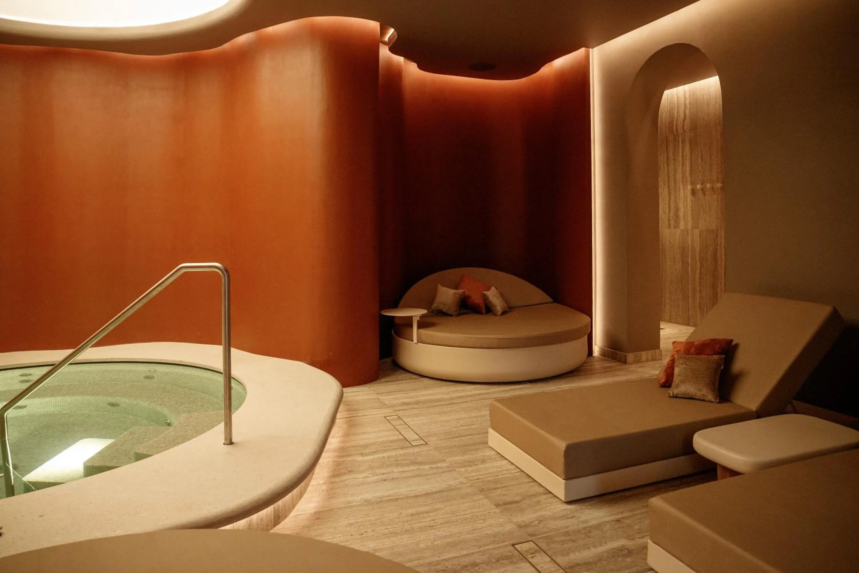 Hot Tub in Van der Valk Hotel Beveren