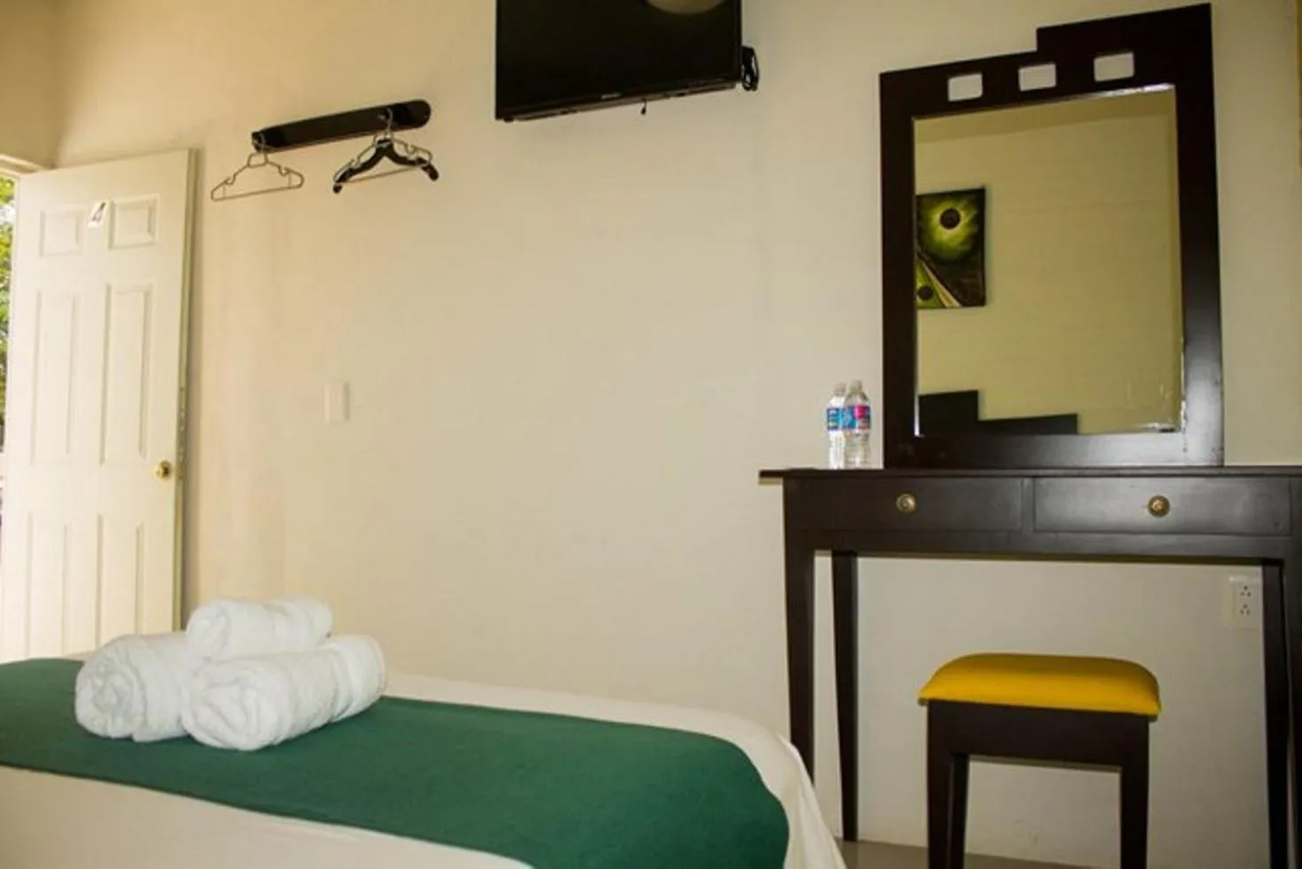 TV and multimedia, Bed in Rosvel Hotel