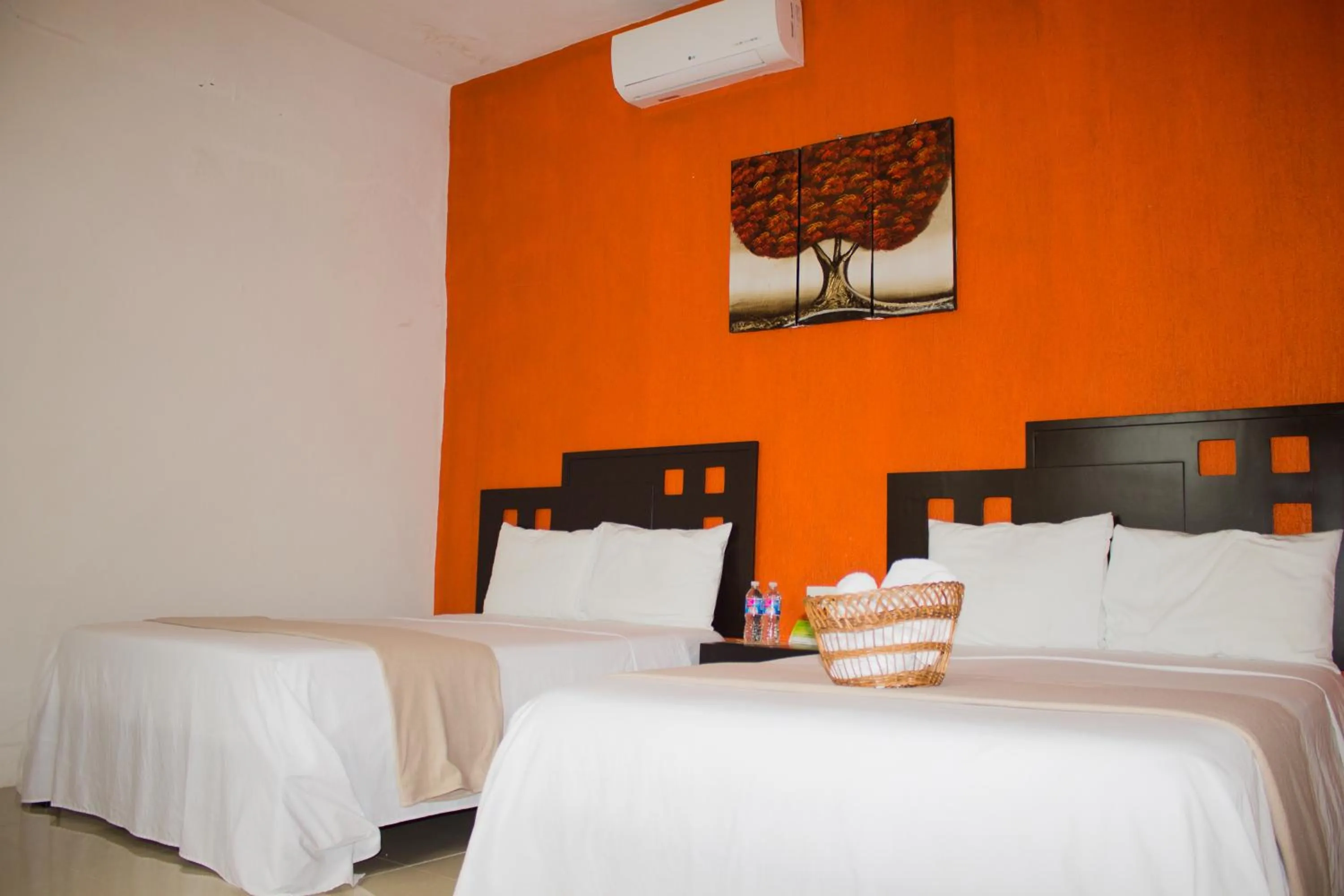 Photo of the whole room, Bed in Rosvel Hotel