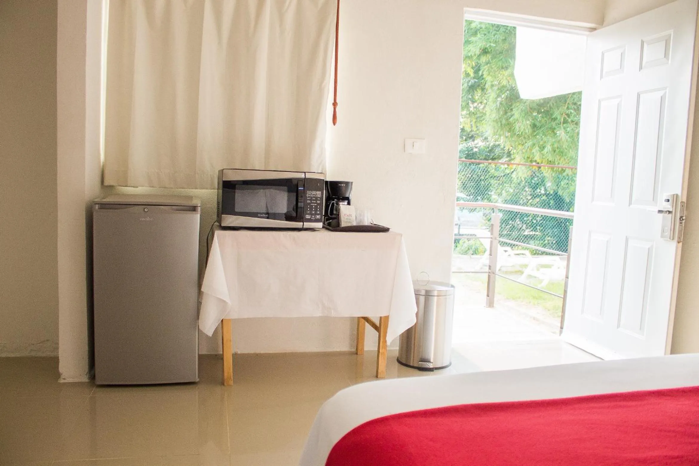 Coffee/tea facilities, Bed in Rosvel Hotel