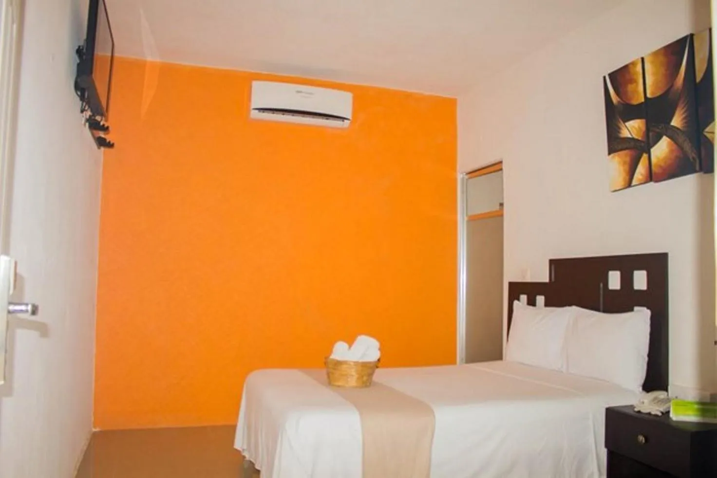 TV and multimedia, Bed in Rosvel Hotel