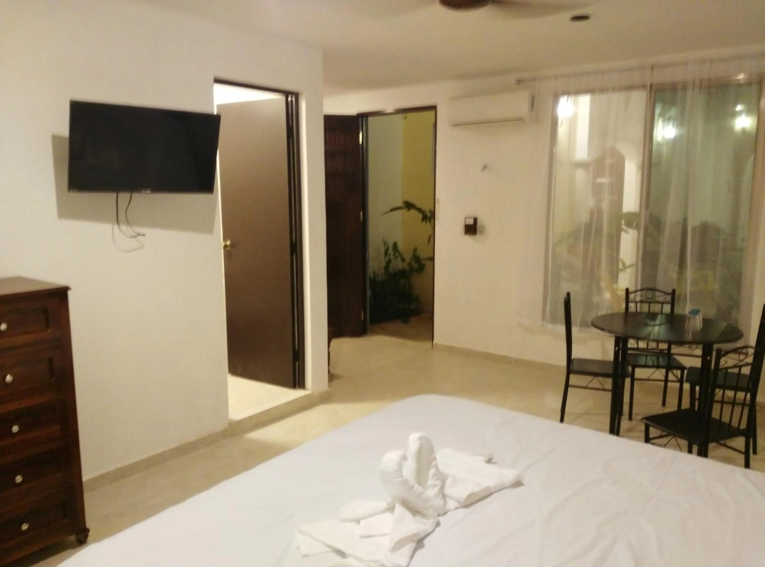 Bedroom, Bed in Hotel Hacienda Margot