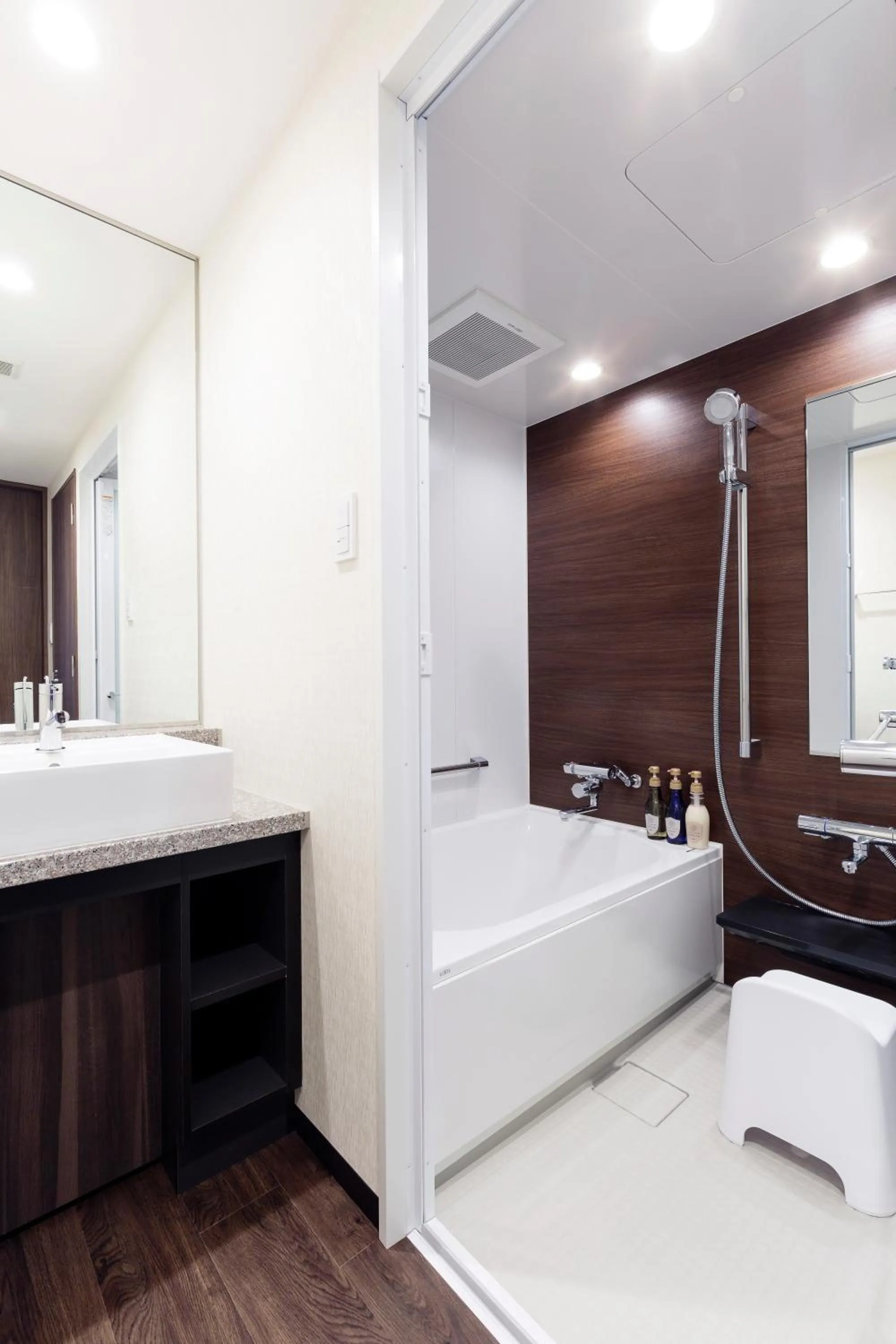 Bathroom, Bed in Hotel Mystays Premier Akasaka