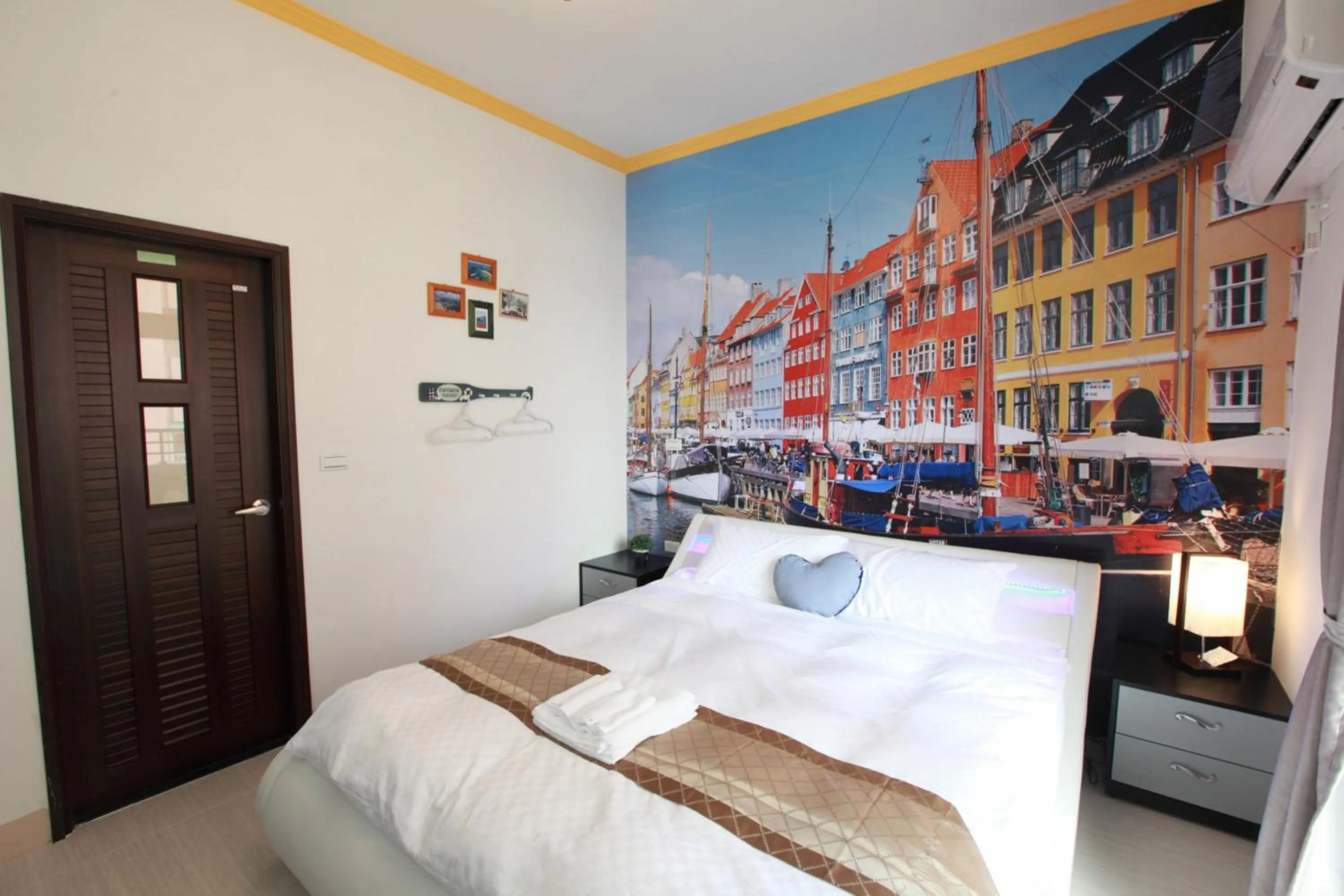 bunk bed, Bed in INg Hostel