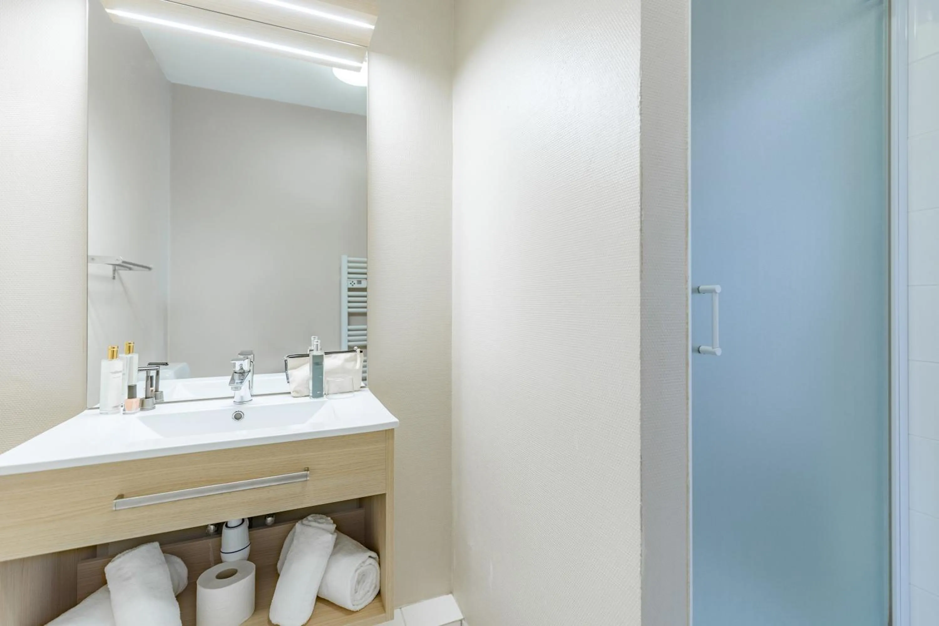 Bathroom in Appart'City Classic Arlon - Porte du Luxembourg