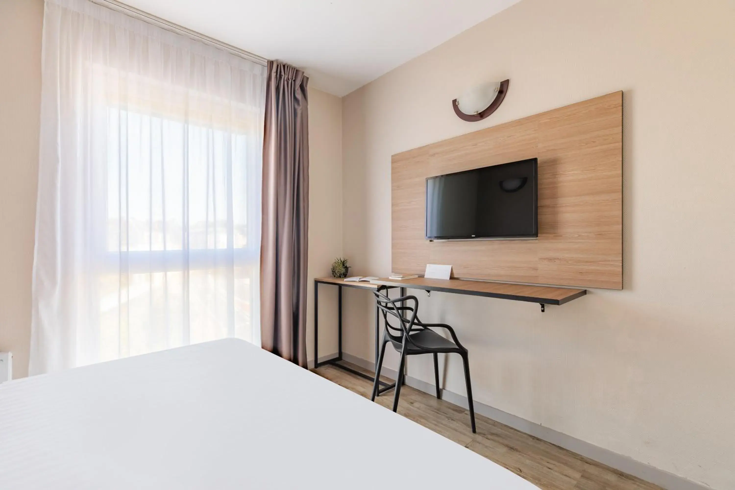 Bed in Appart'City Classic Arlon - Porte du Luxembourg Bed in Appart'City Classic Arlon - Porte du Luxembourg