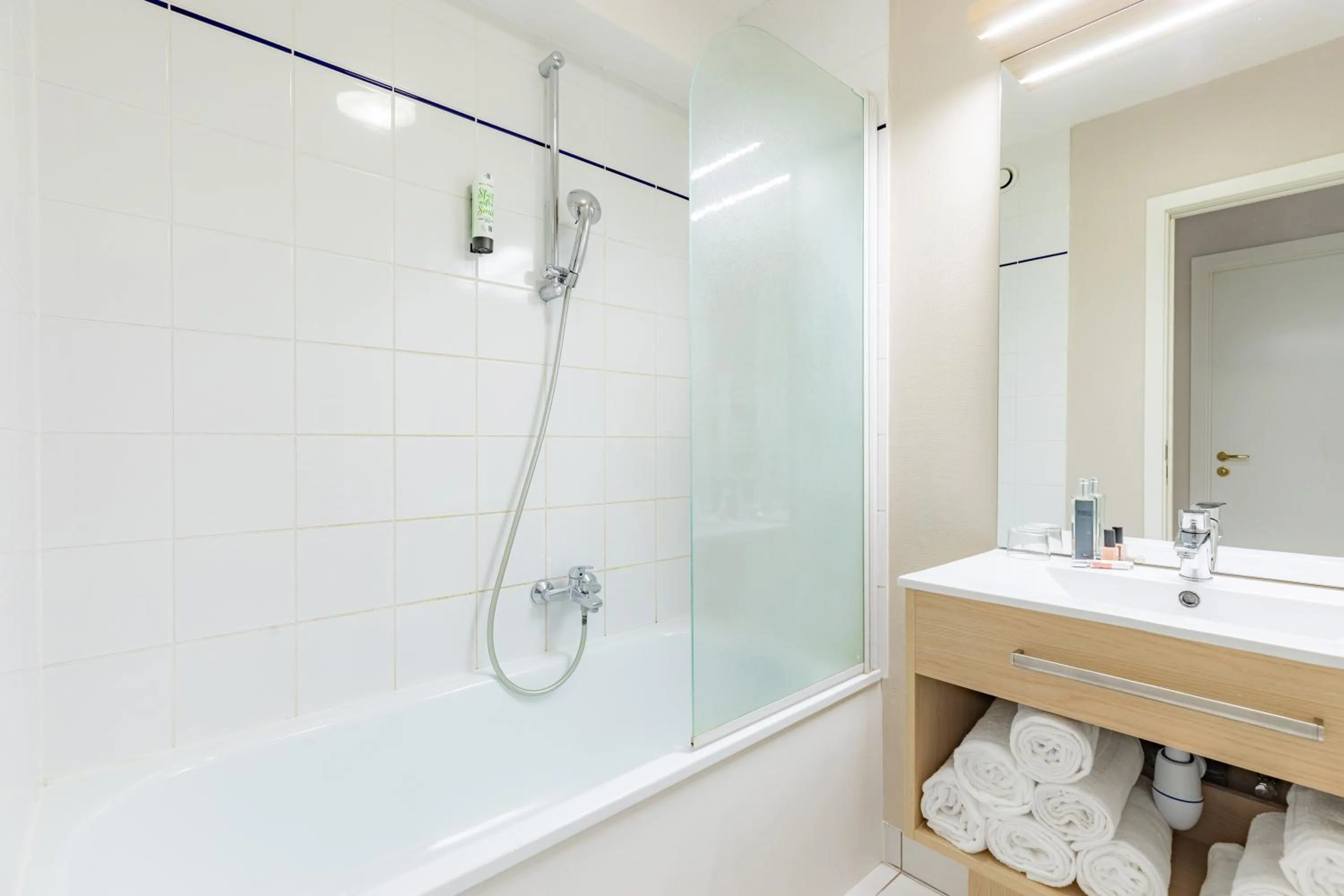 Bathroom in Appart'City Classic Arlon - Porte du Luxembourg