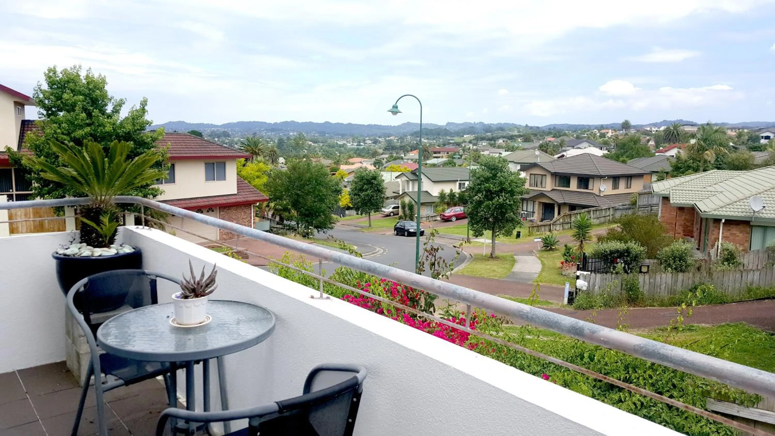 Neighbourhood in Lush & Co Auckland Bed & Breakfast