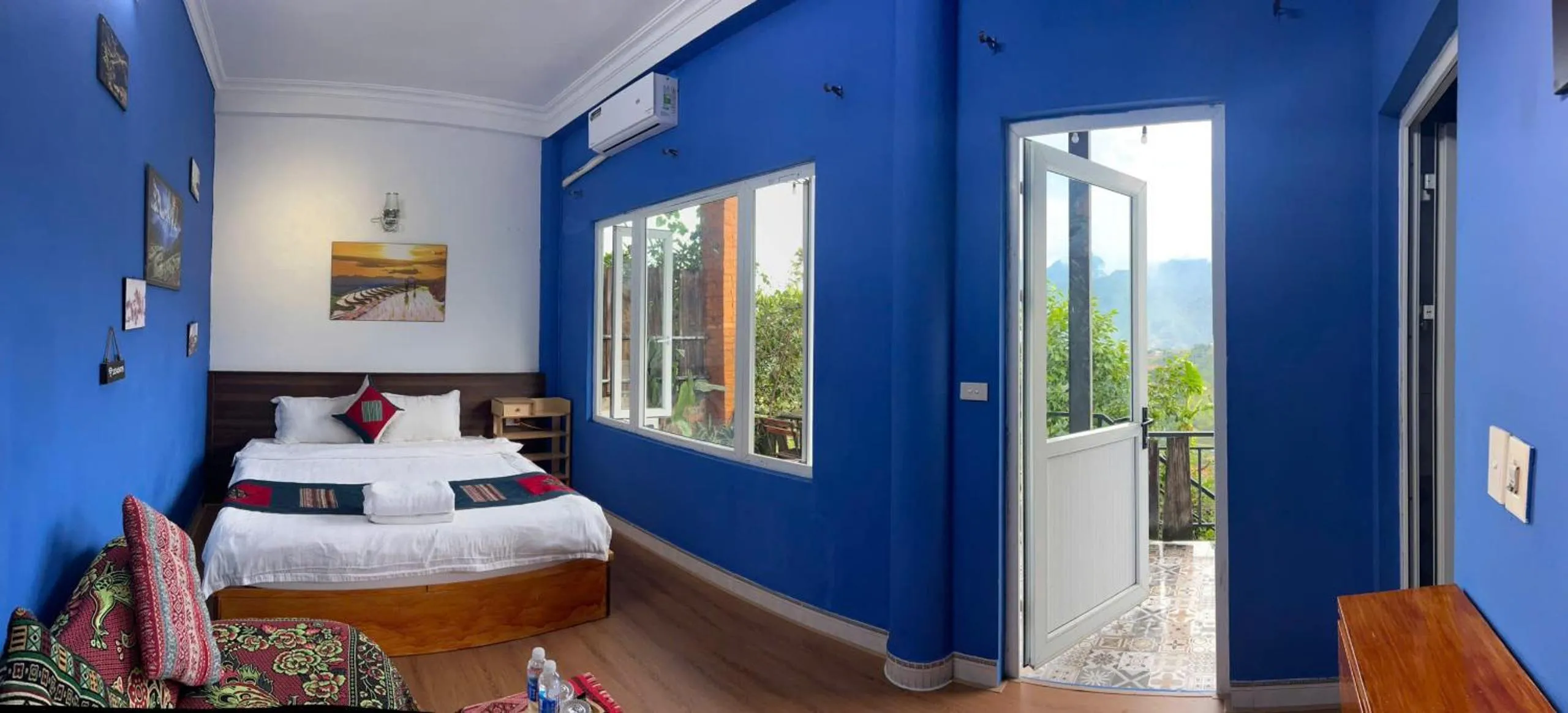 Bed in Catcat Garden House