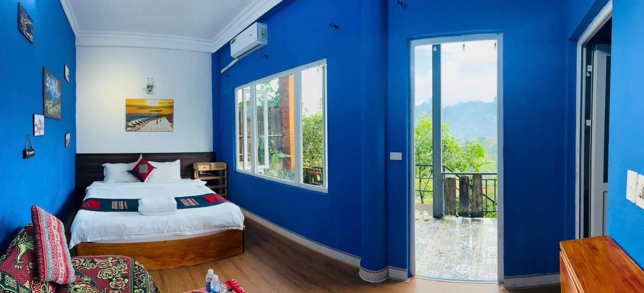 Photo of the whole room, Bed in Catcat Garden House