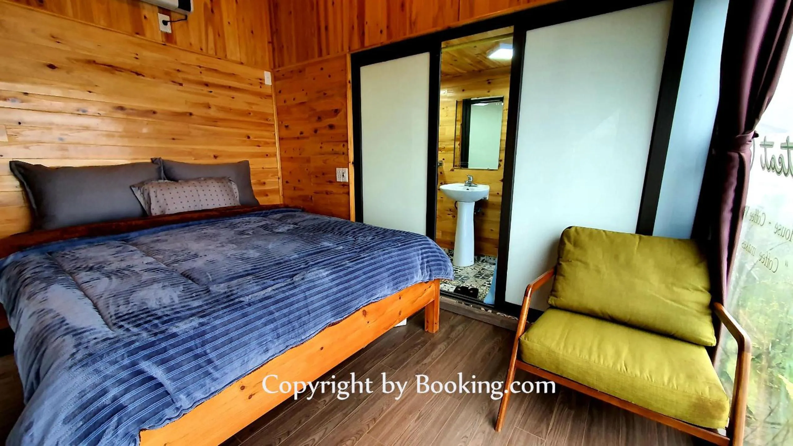 Bedroom, Bed in Catcat Garden House