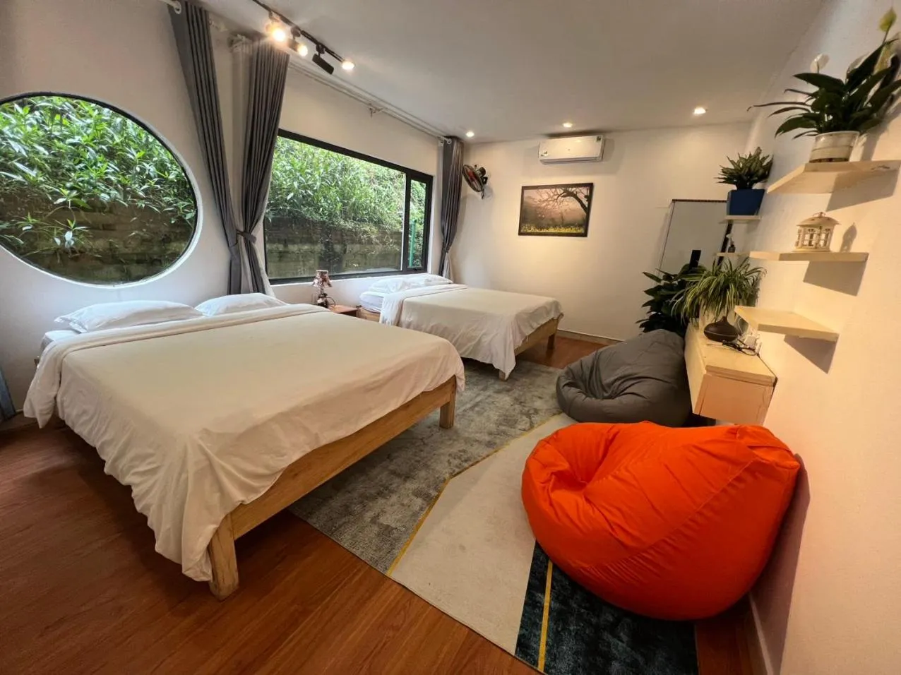 Photo of the whole room, Bed in Catcat Garden House